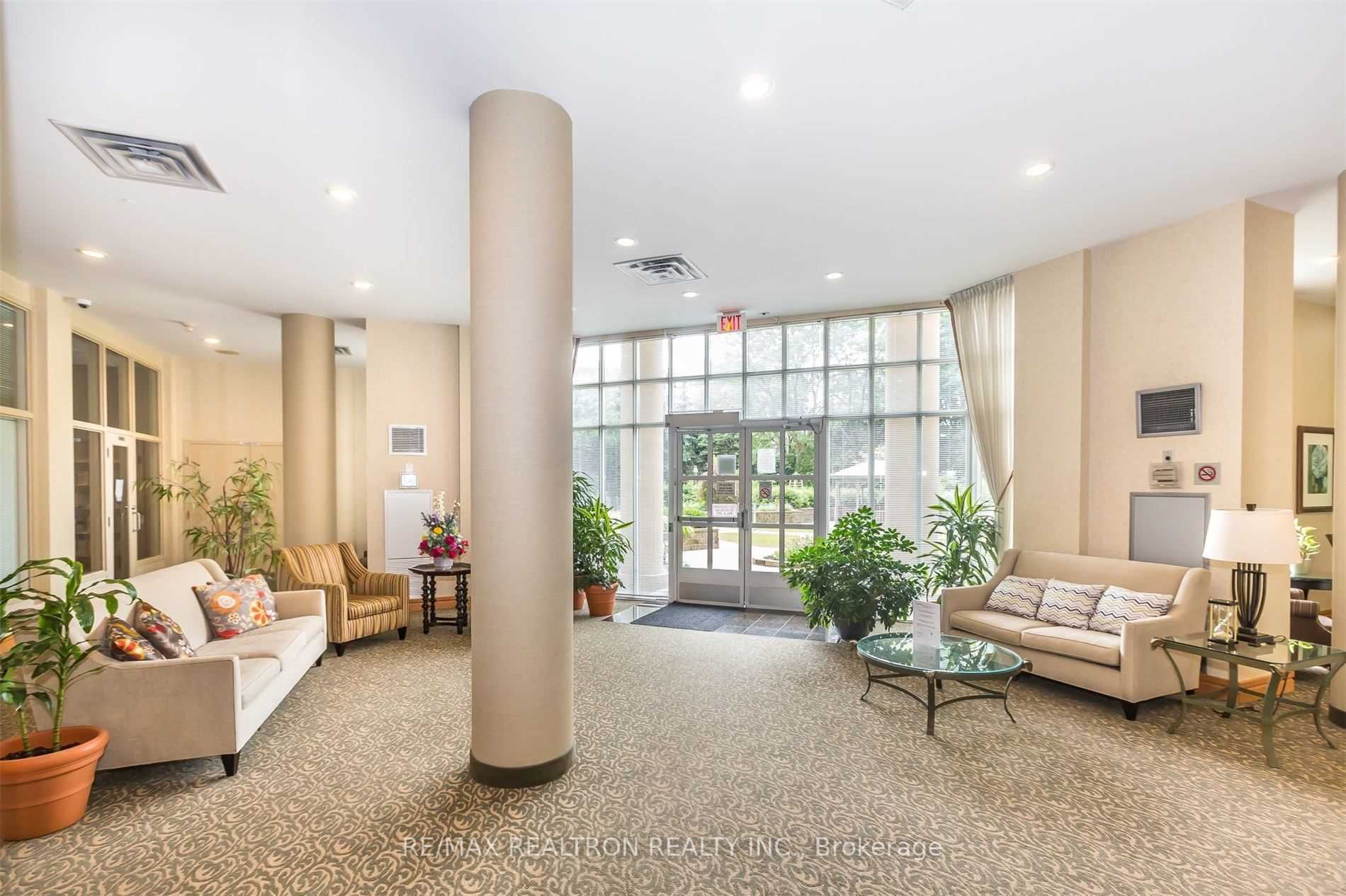 11 Thorncliffe Park Dr, #313