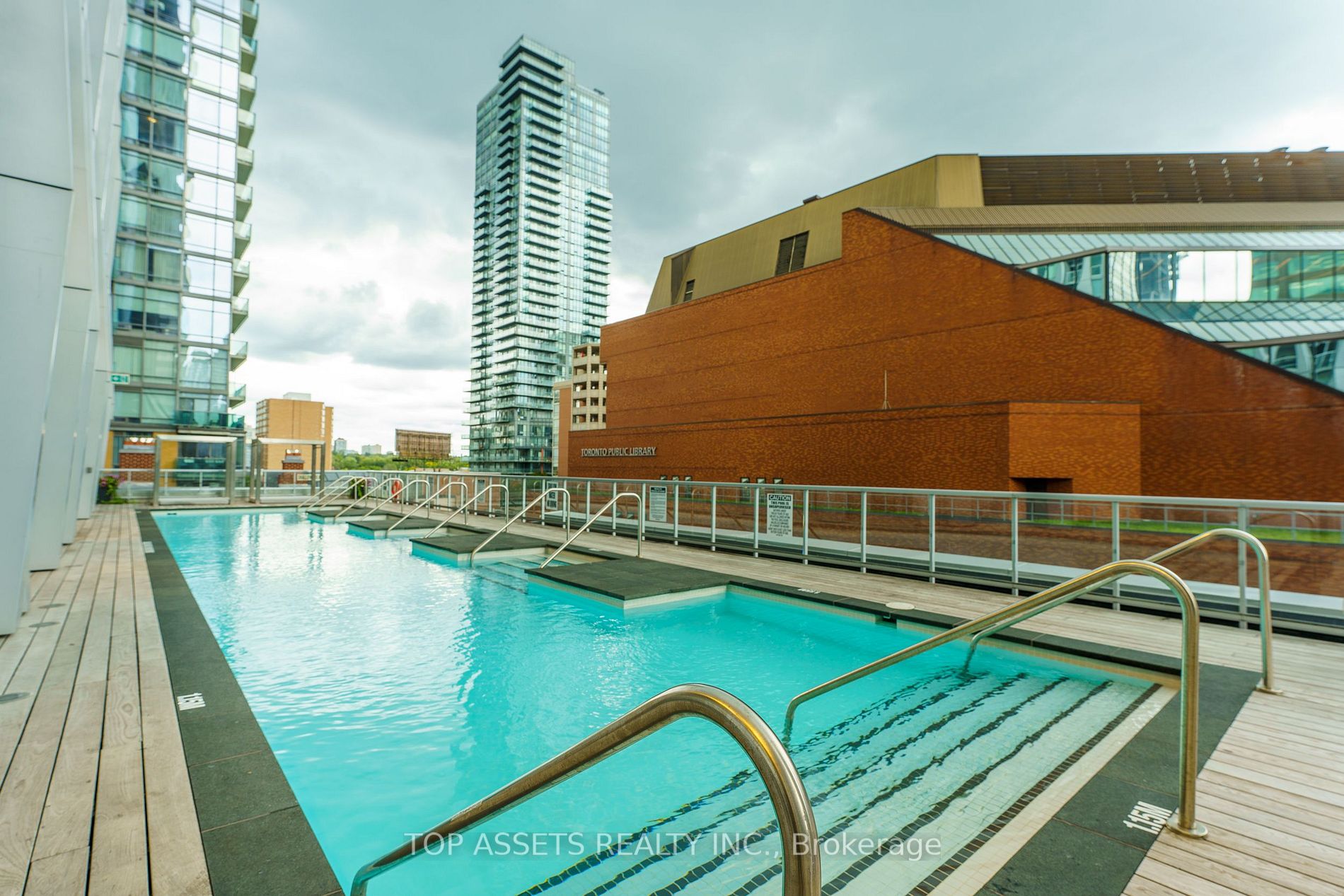 1 Yorkville Ave, #3701
