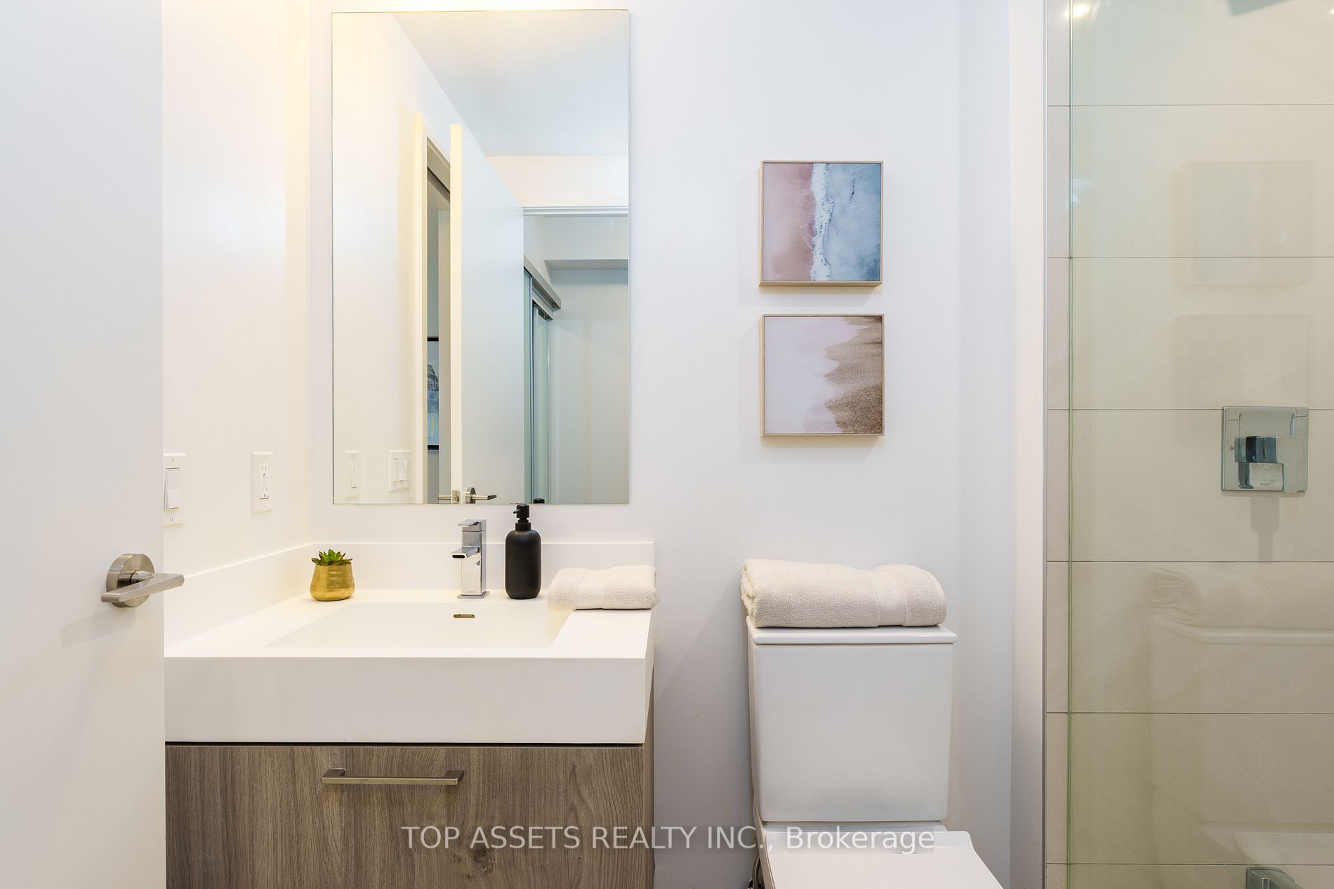 1 Yorkville Ave, #3701