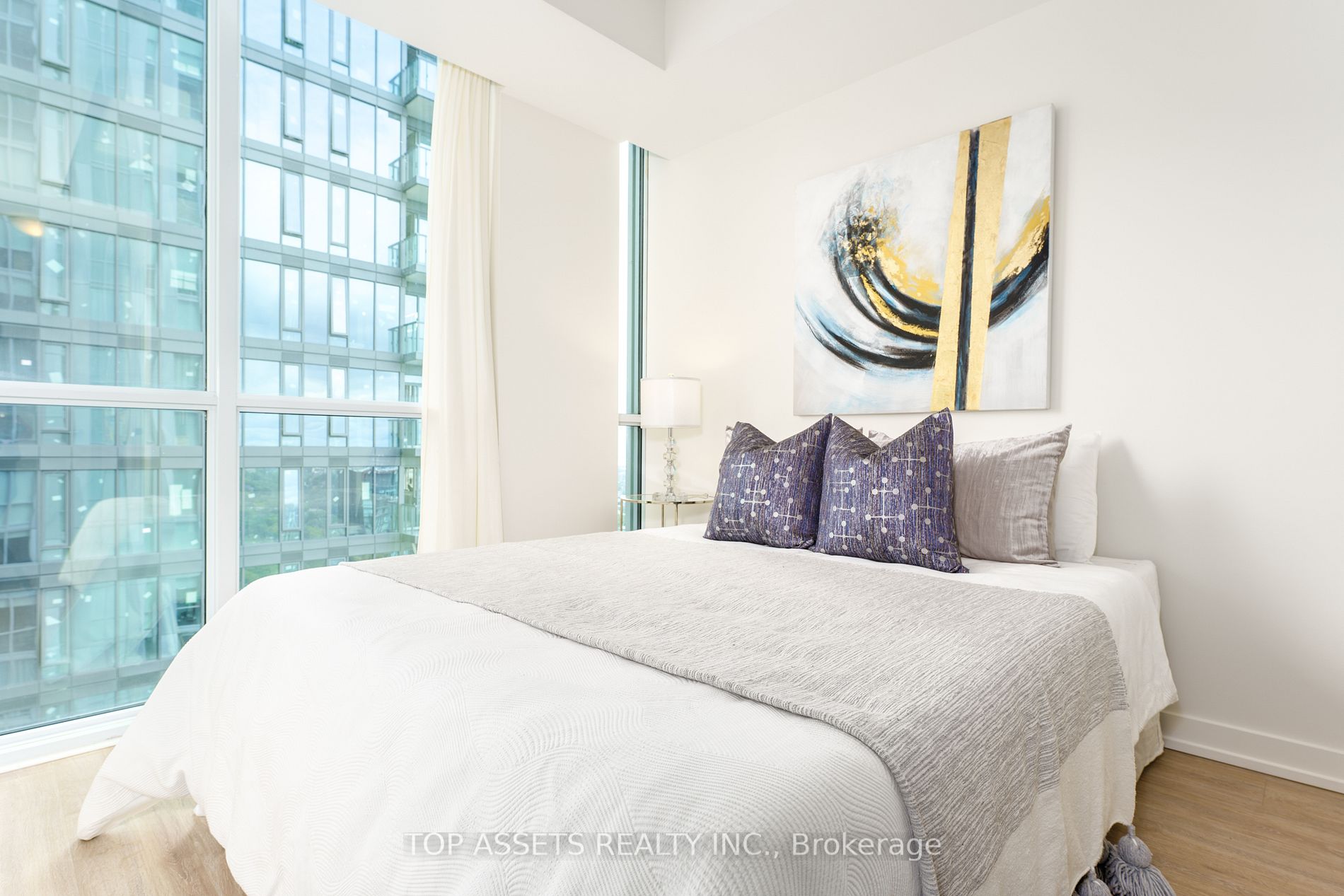 1 Yorkville Ave, #3701