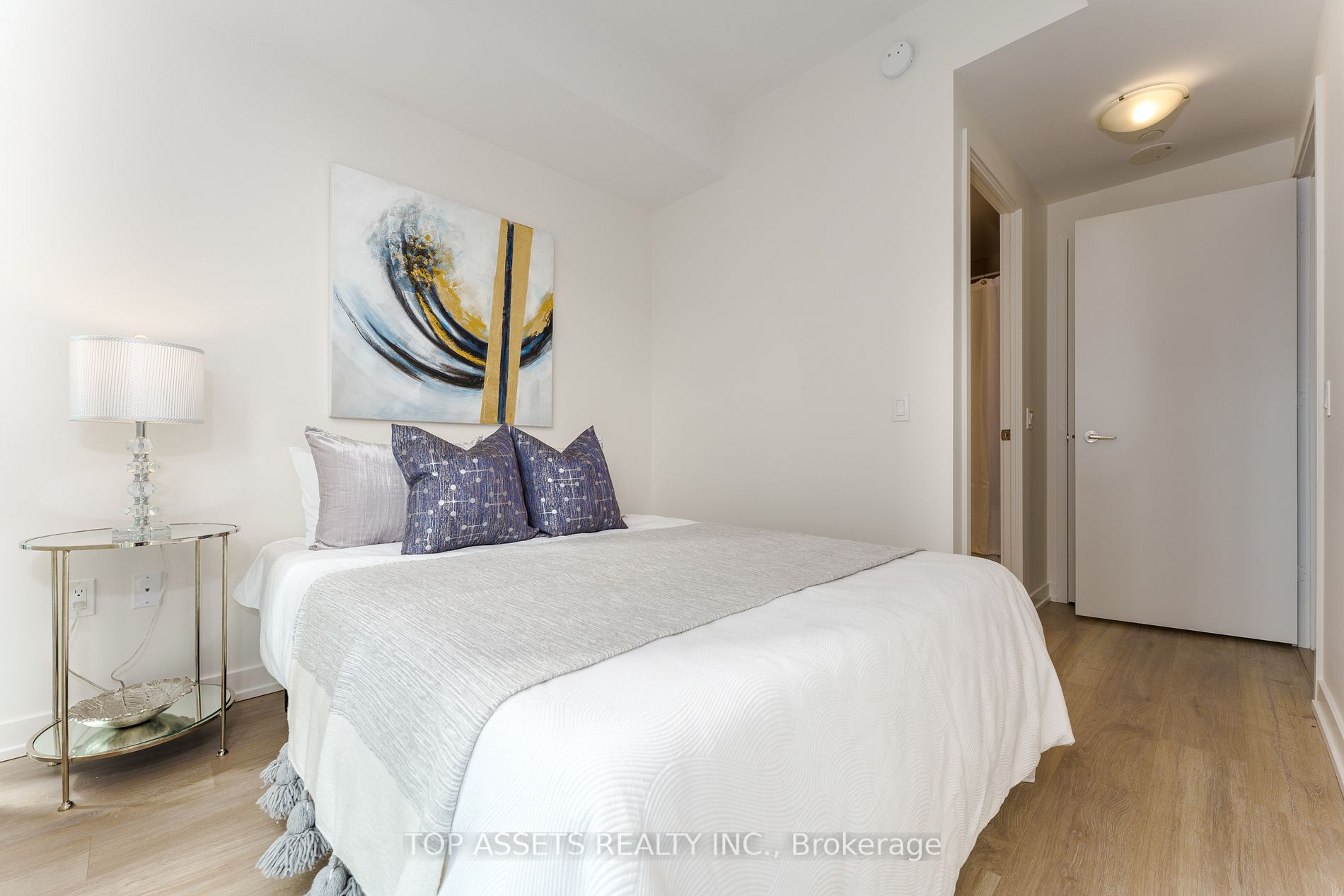 1 Yorkville Ave, #3701