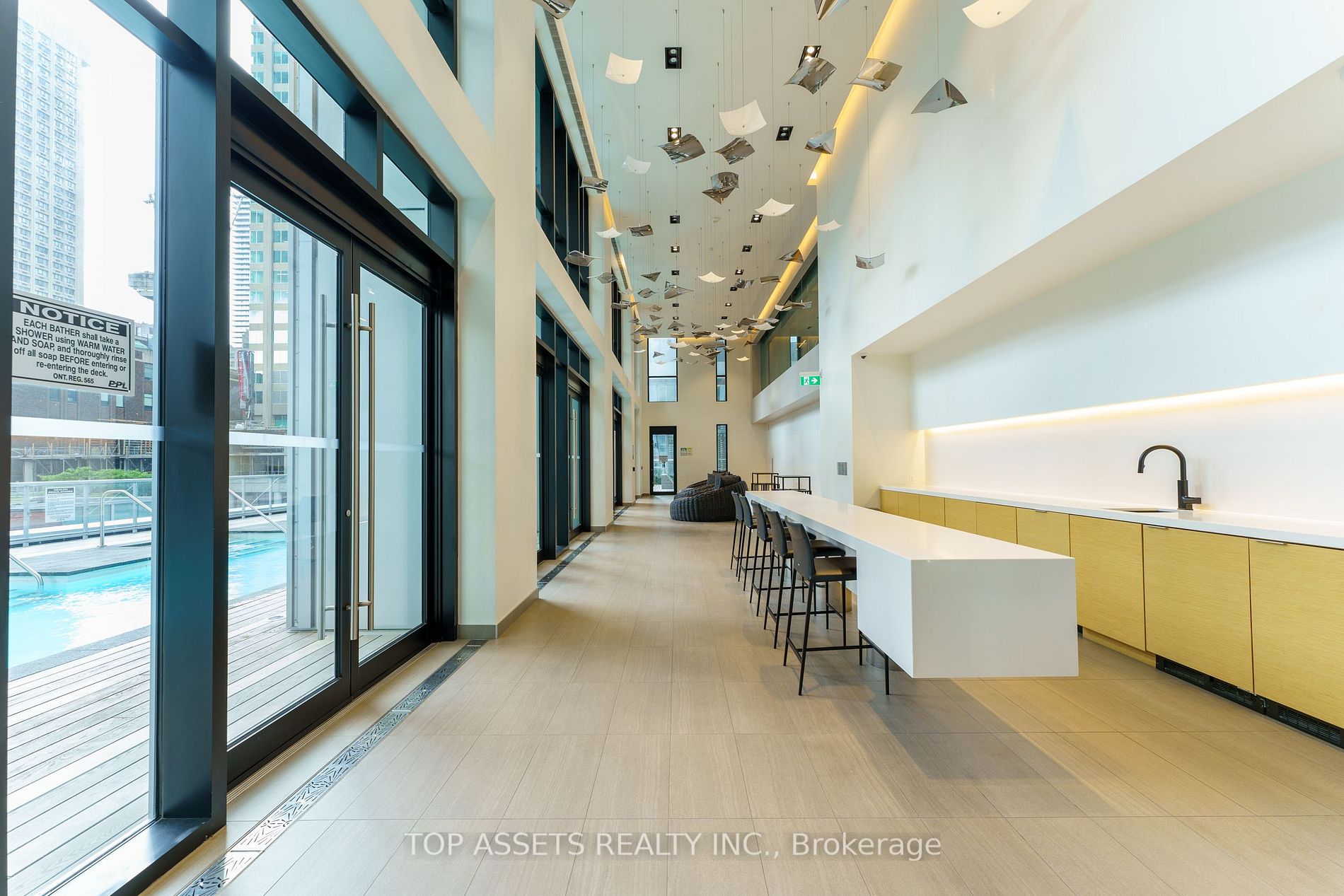 1 Yorkville Ave, #3701