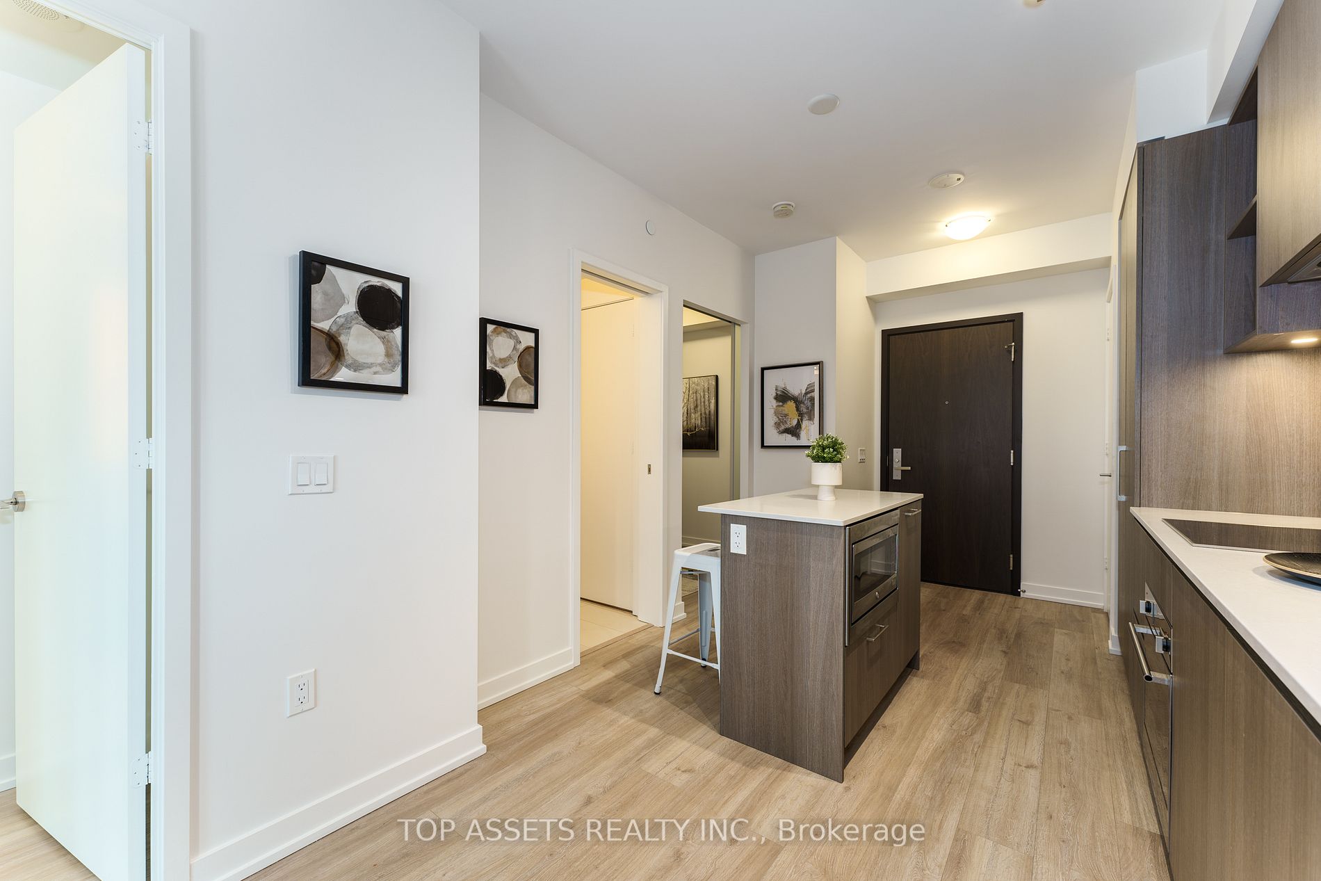 1 Yorkville Ave, #3701