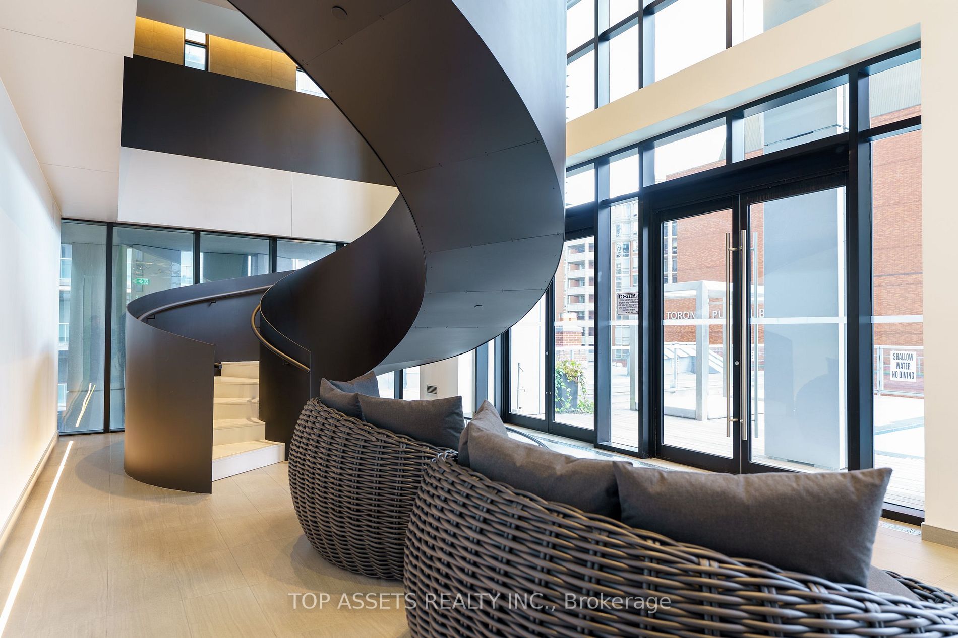 1 Yorkville Ave, #3701