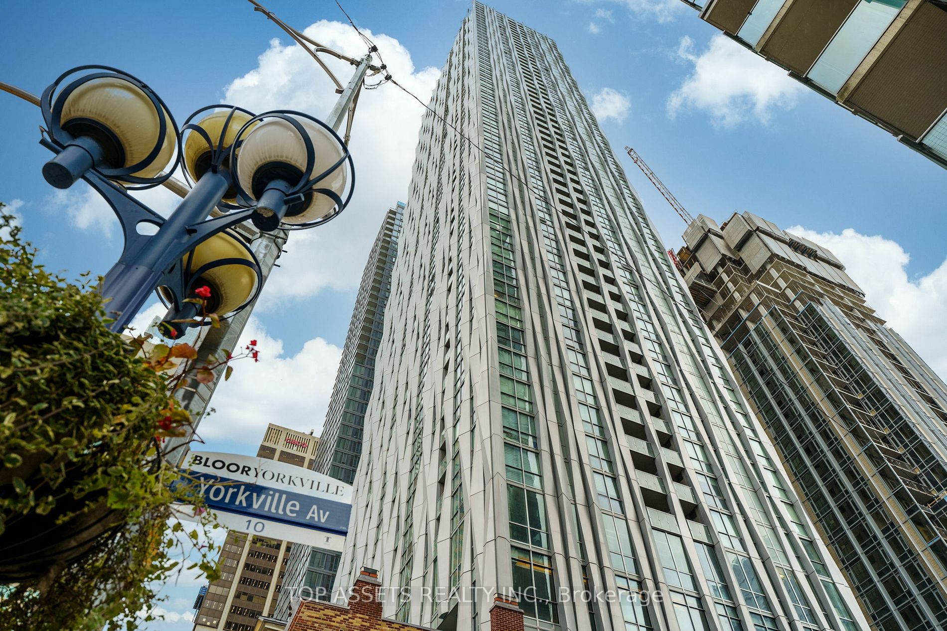 1 Yorkville Ave, #3701