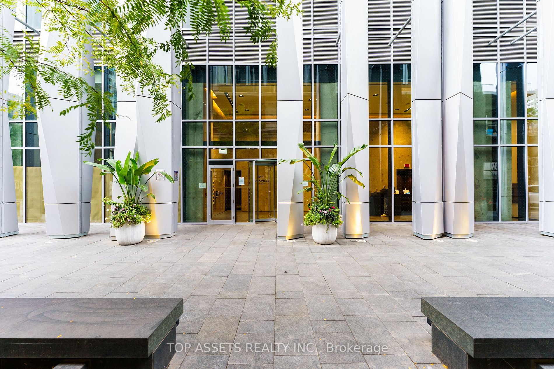 1 Yorkville Ave, #3701