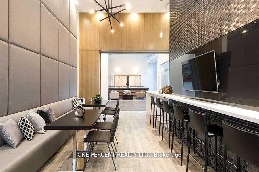 1030 King St W, #1125