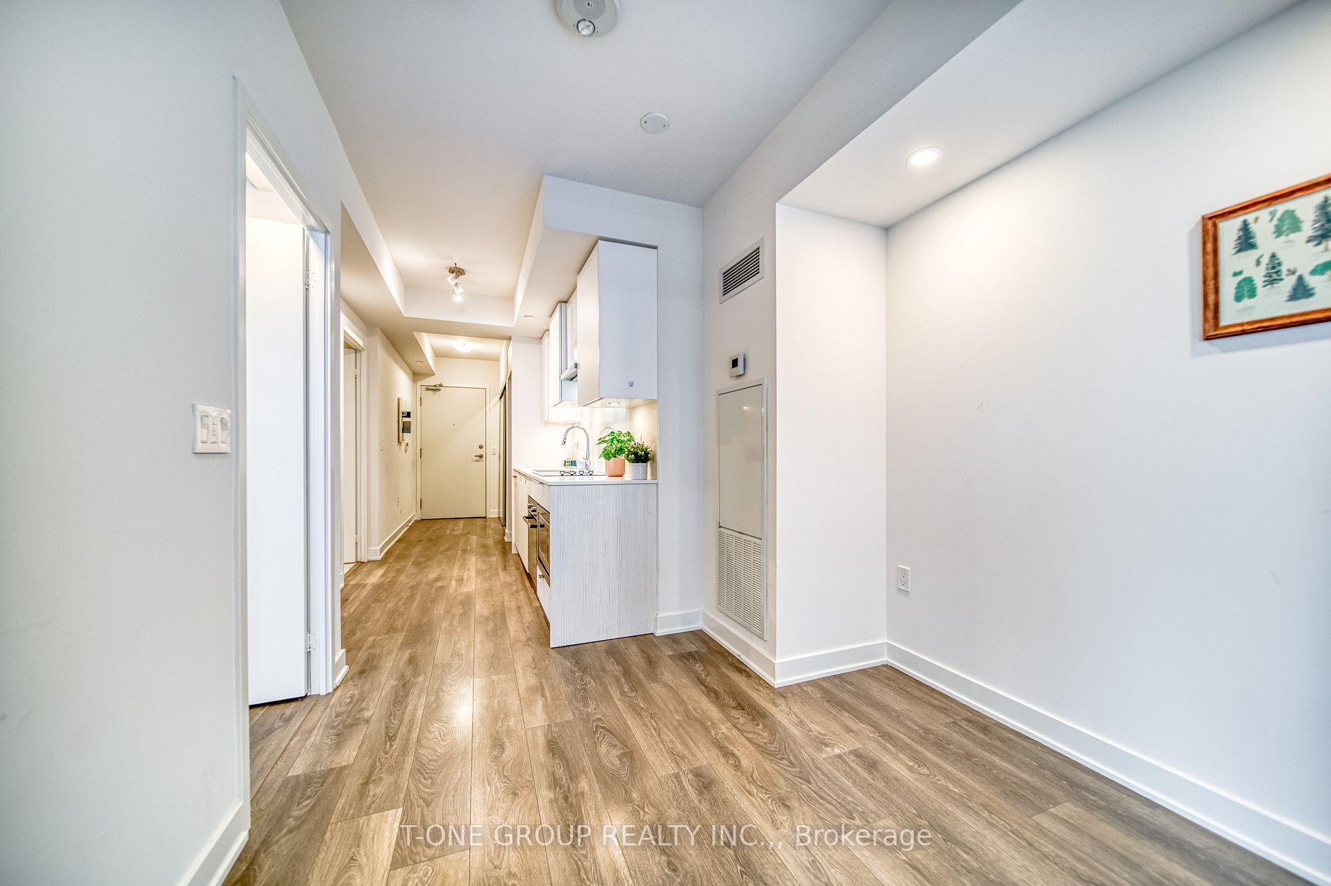 99 Broadway Ave, #2808