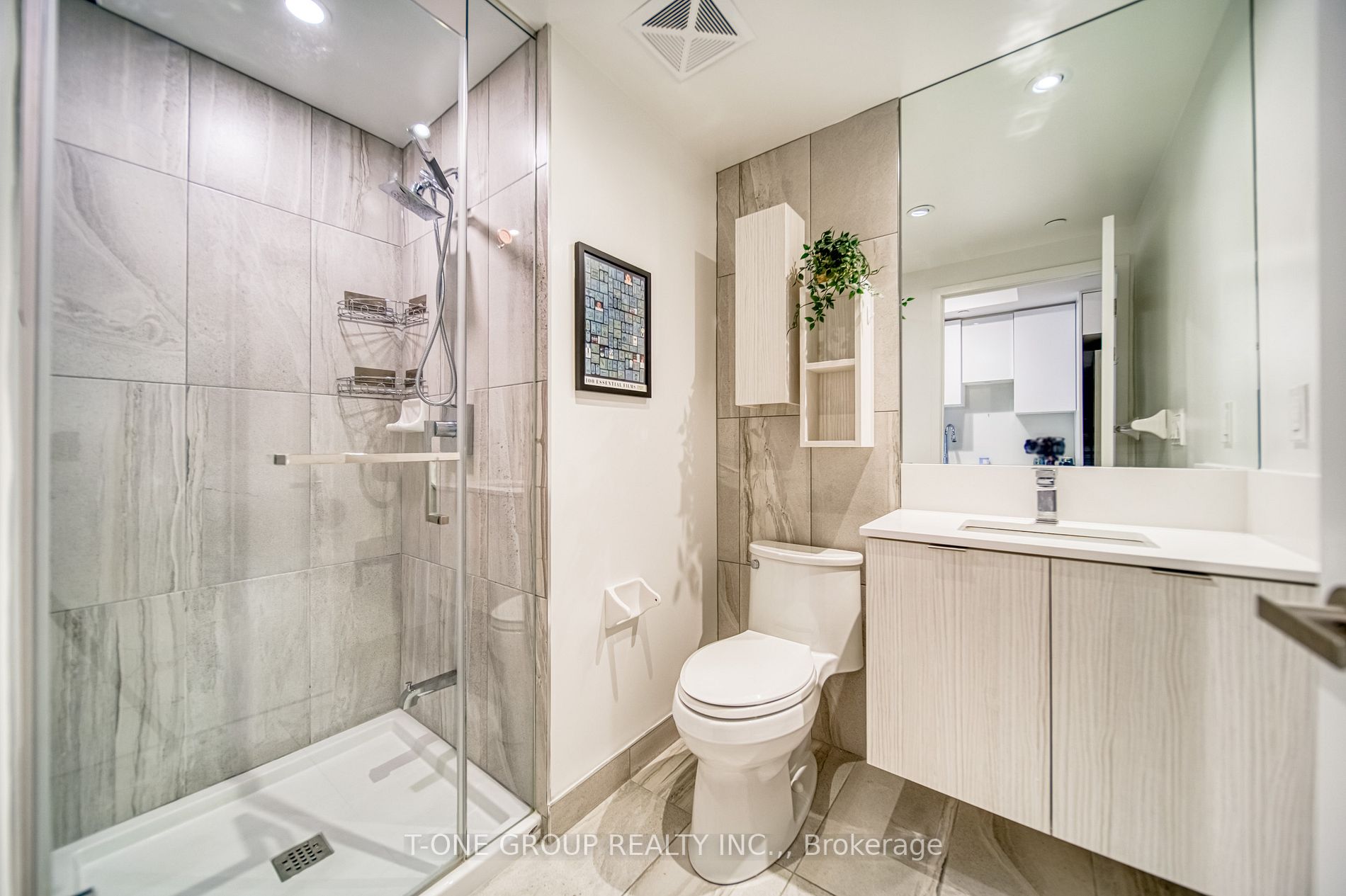 99 Broadway Ave, #2808