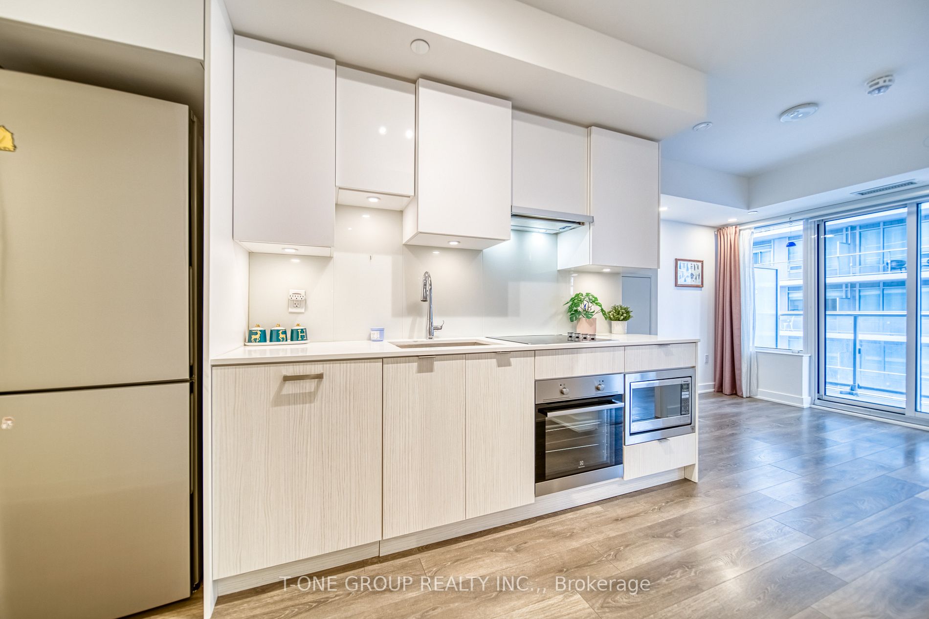 99 Broadway Ave, #2808