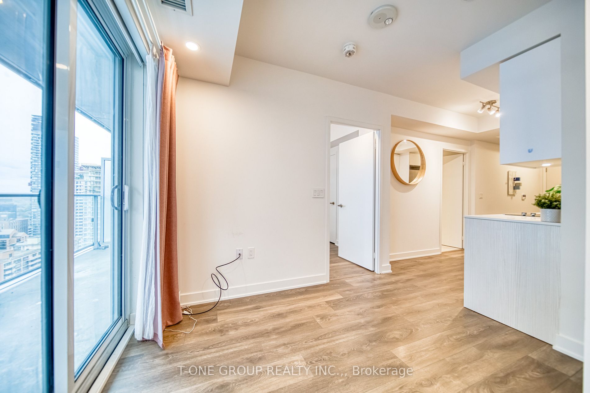99 Broadway Ave, #2808