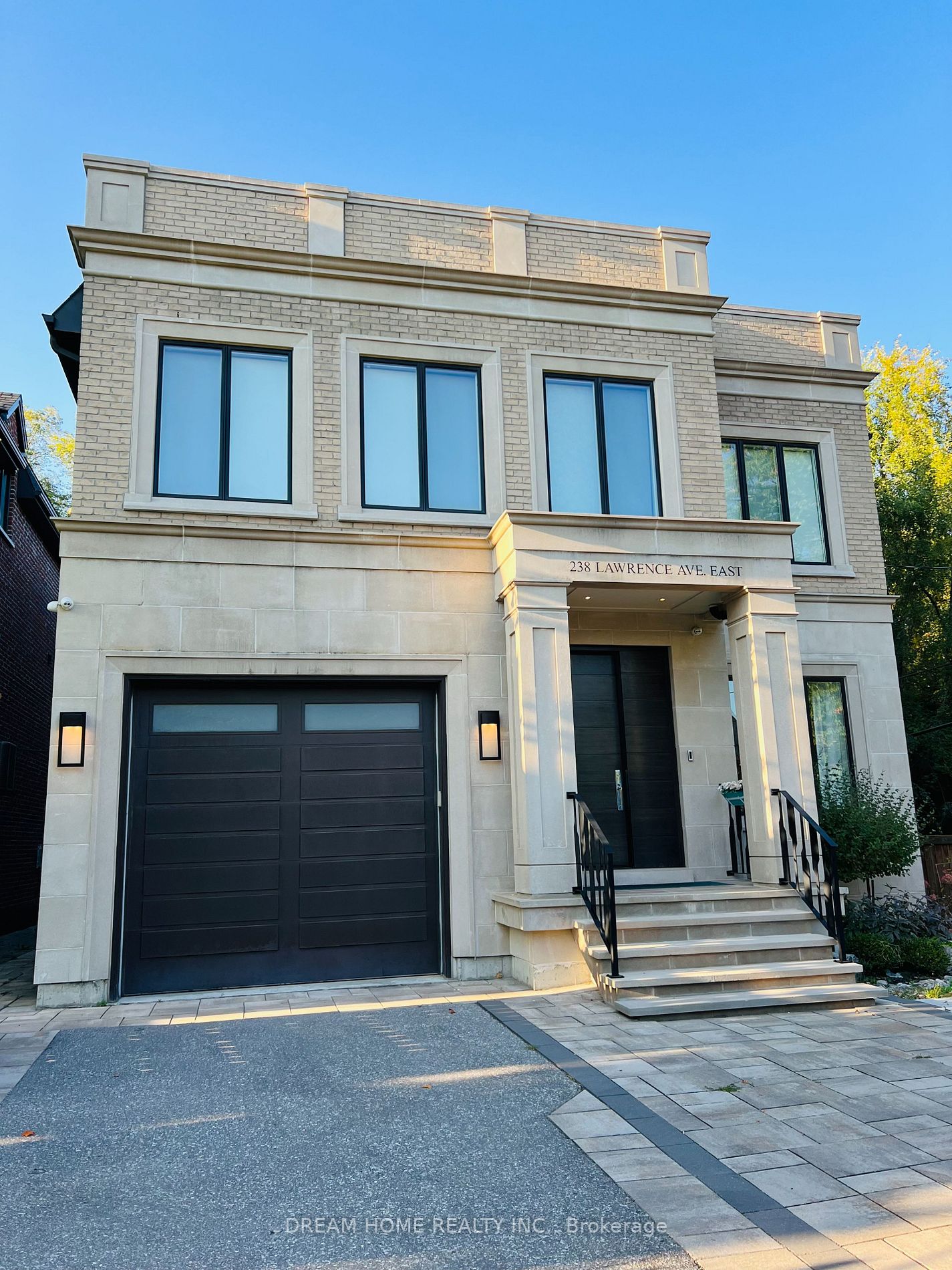 238 Lawrence Ave E