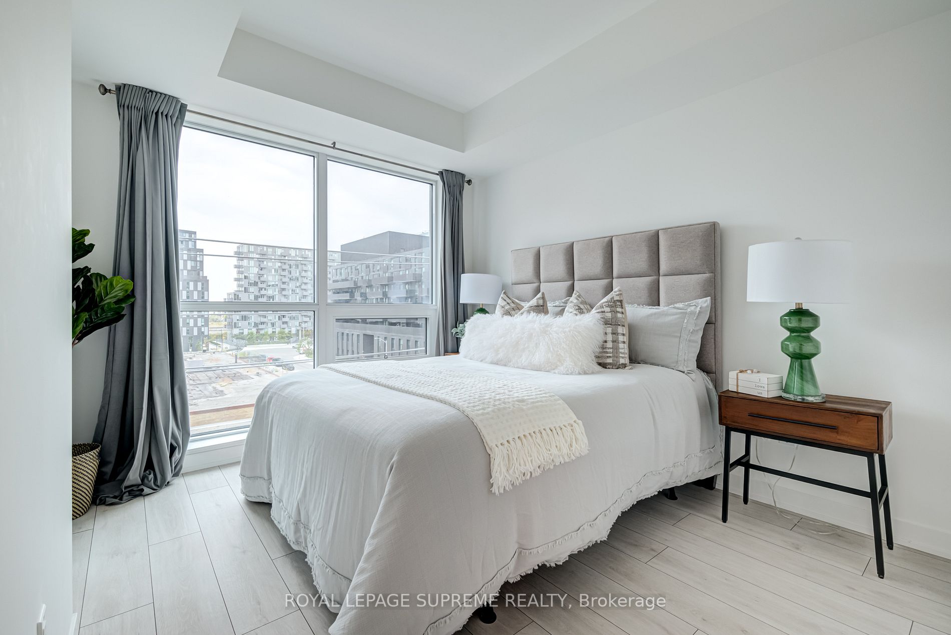 31 Tippett Rd, #547
