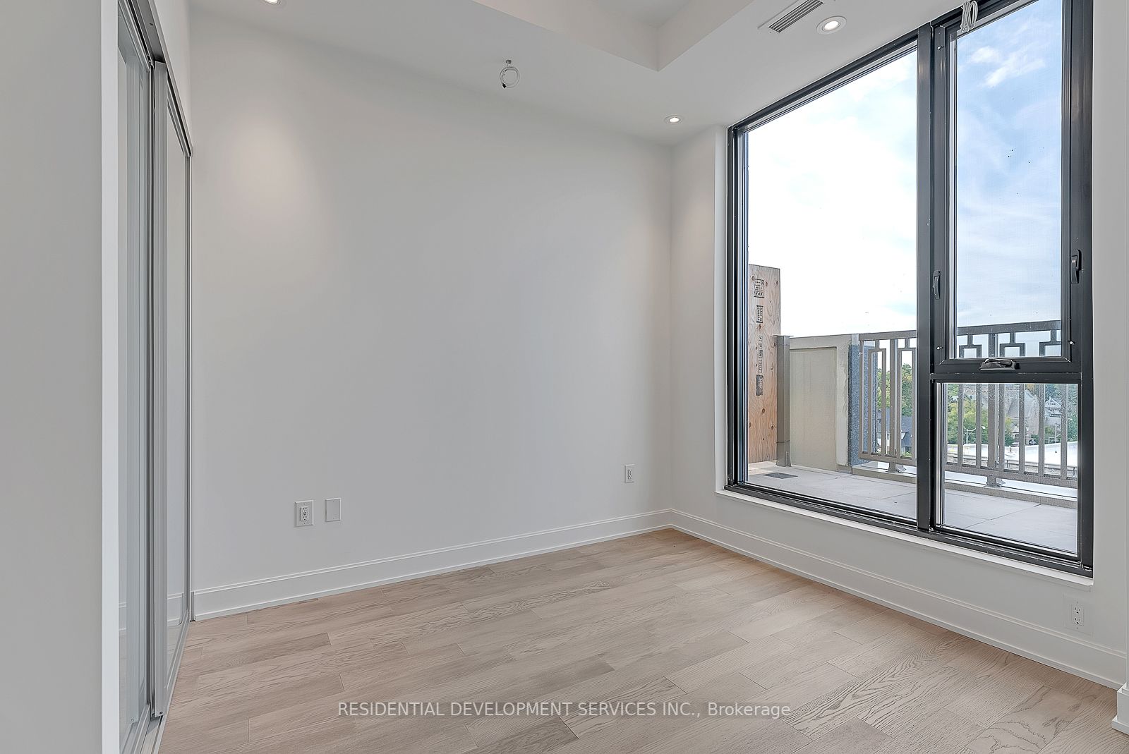 2781 Yonge St, #706