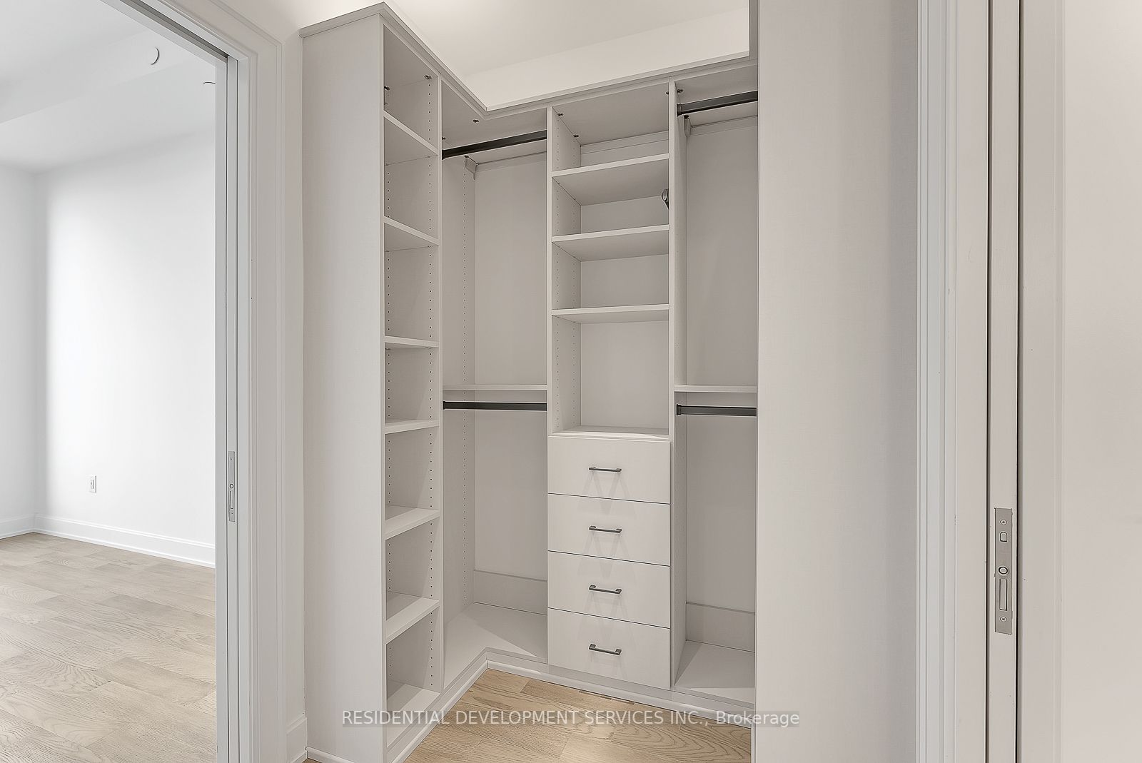 2781 Yonge St, #706