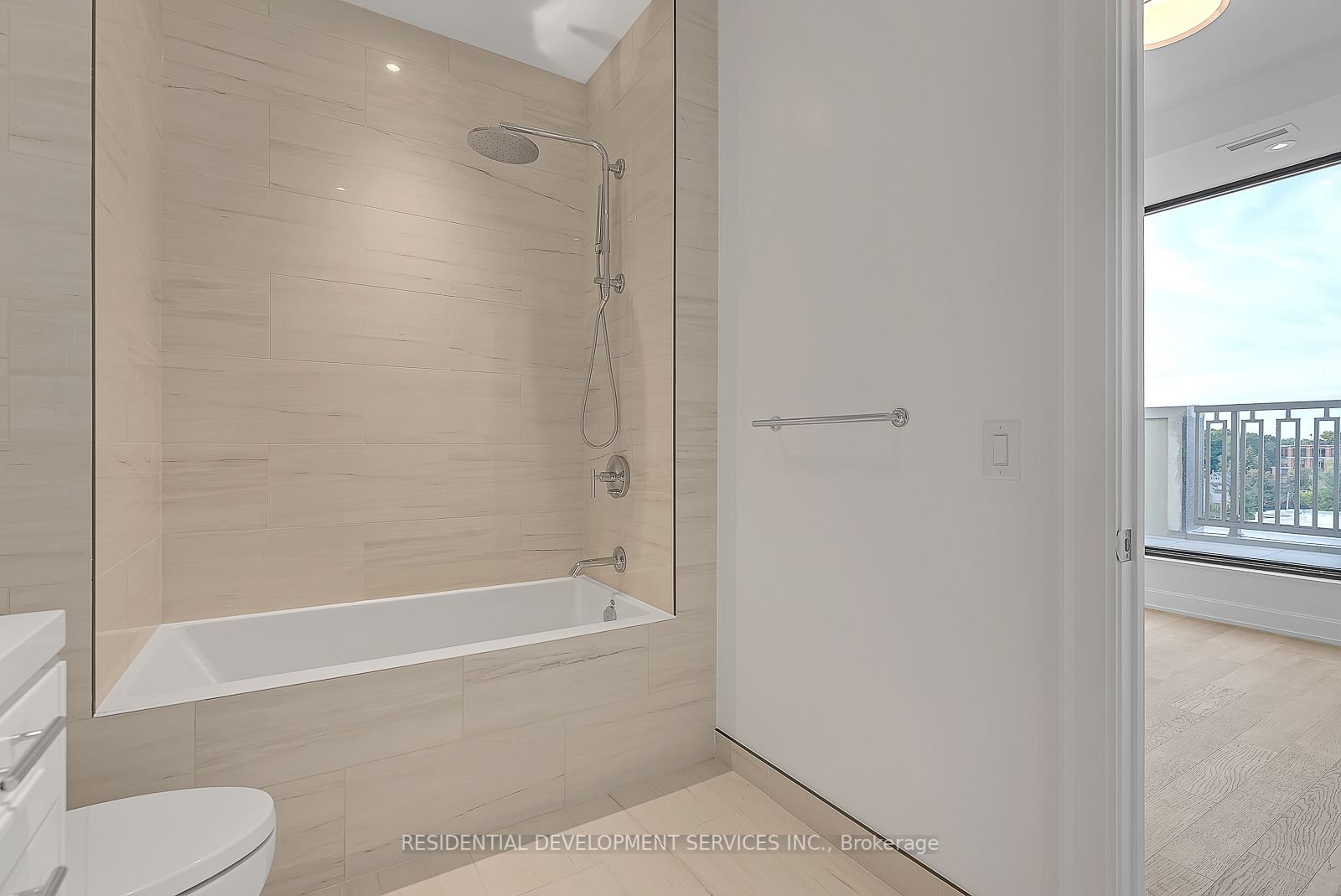 2781 Yonge St, #706