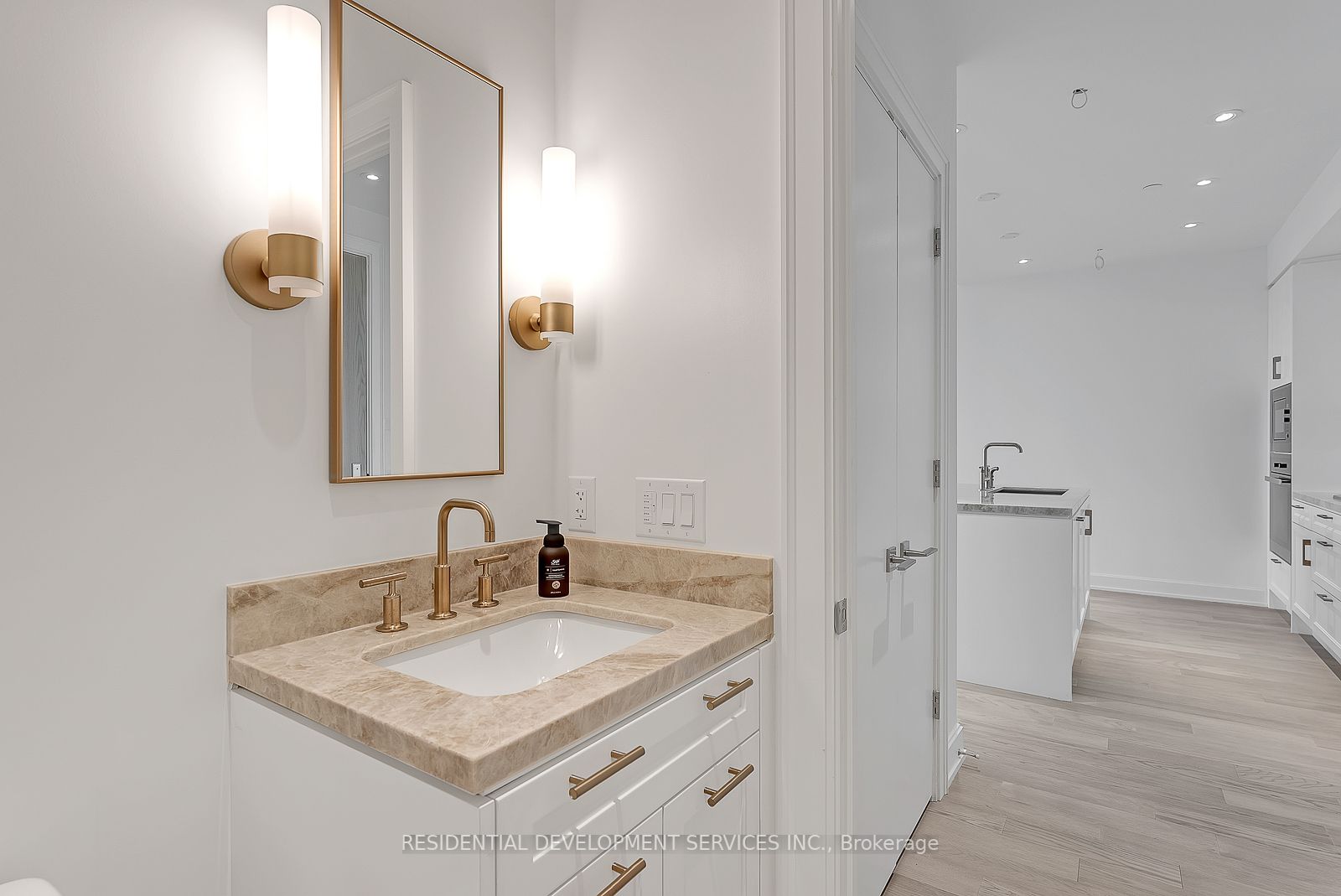 2781 Yonge St, #706