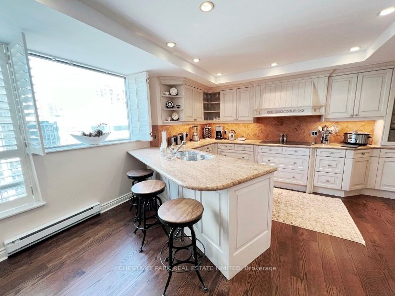 1132 Bay St, #1002