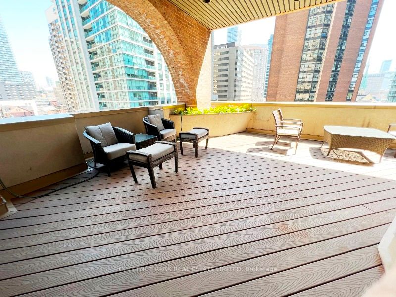 1132 Bay St, #1002