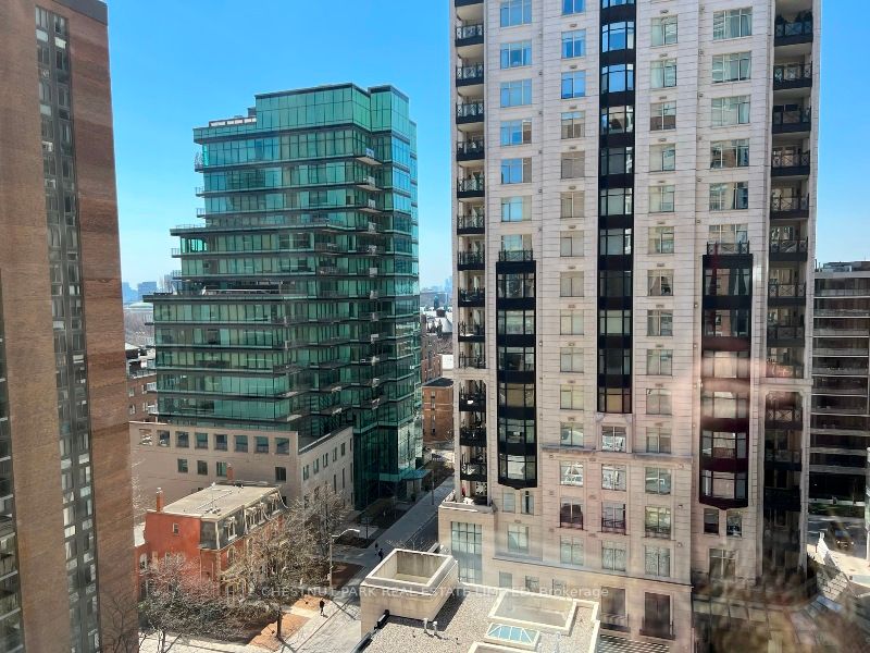 1132 Bay St, #1002