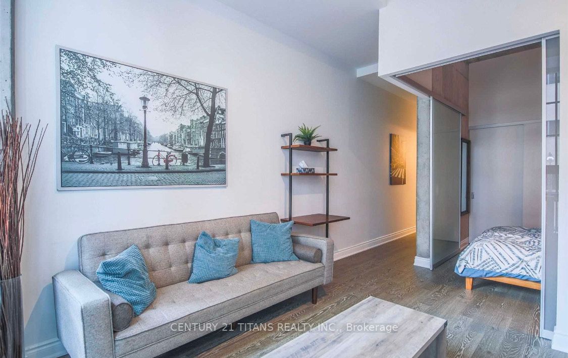 608 Richmond St W, #201