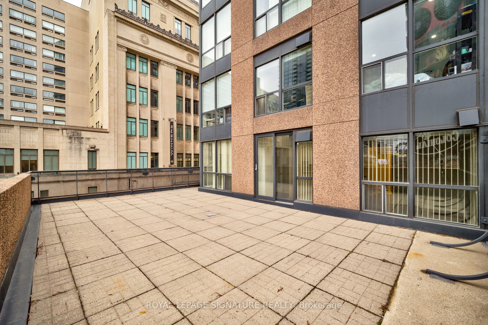 7 Carlton St, #306