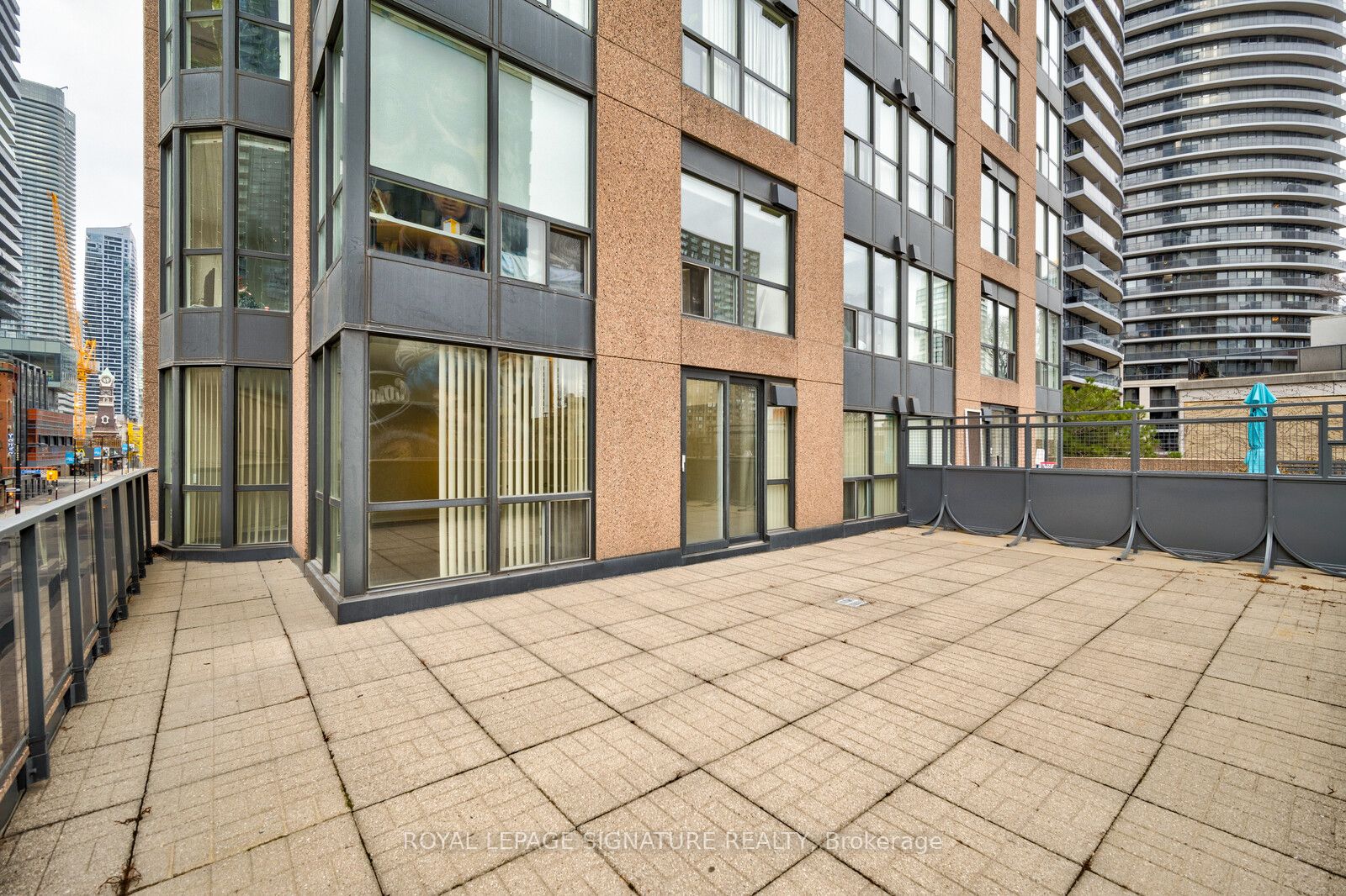 7 Carlton St, #306