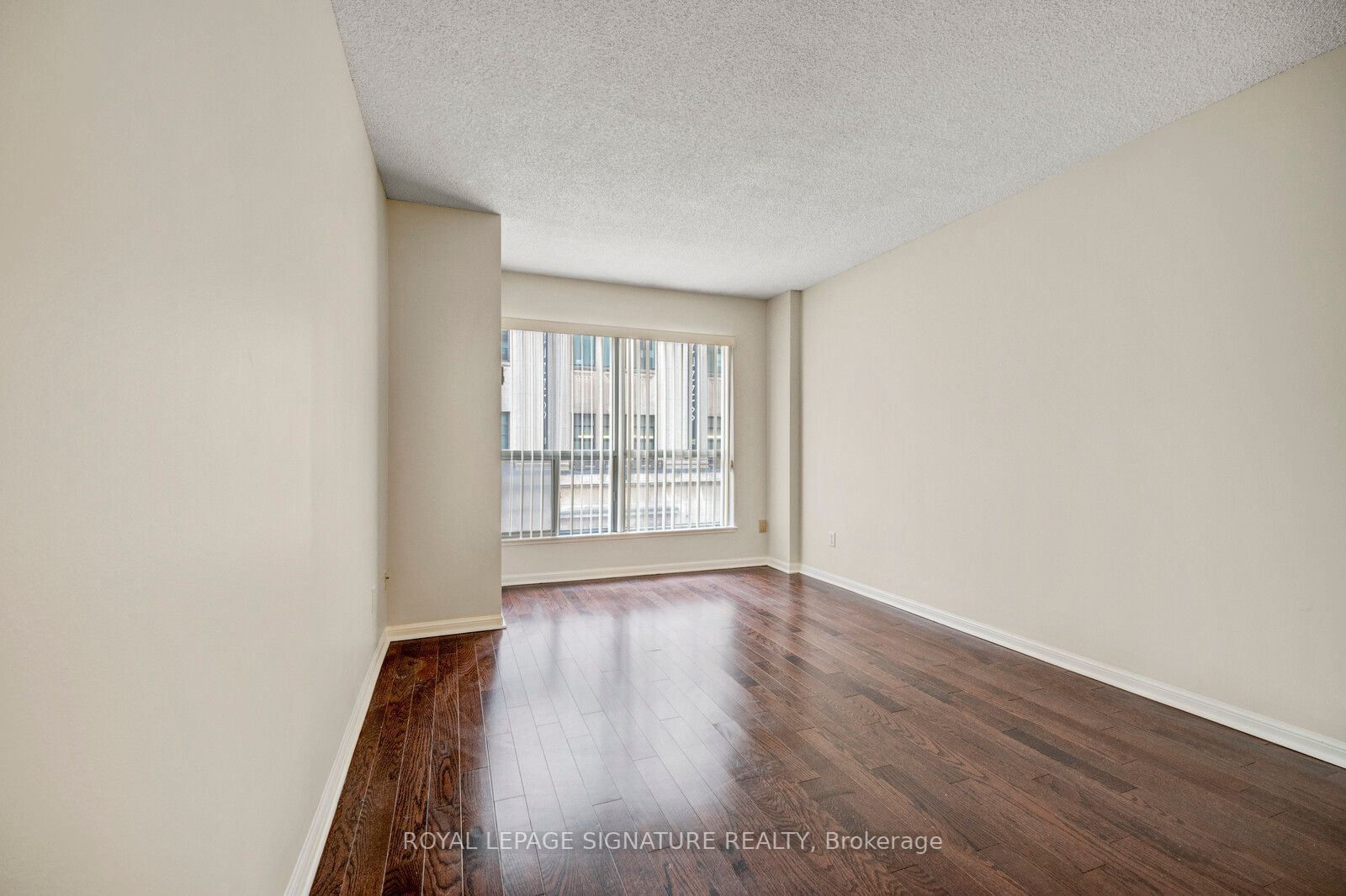 7 Carlton St, #306