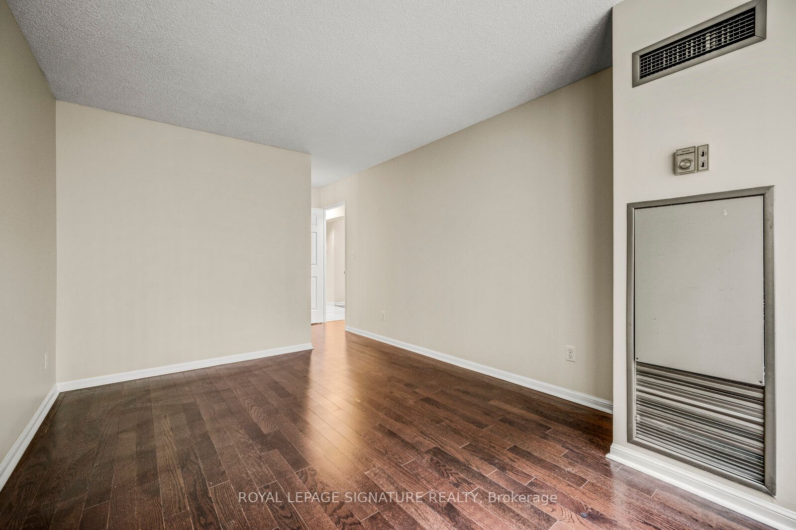 7 Carlton St, #306