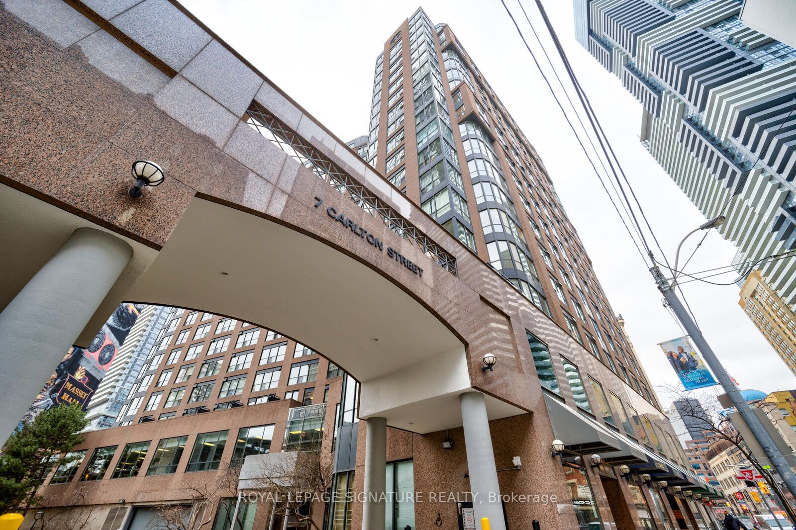 7 Carlton St, #306