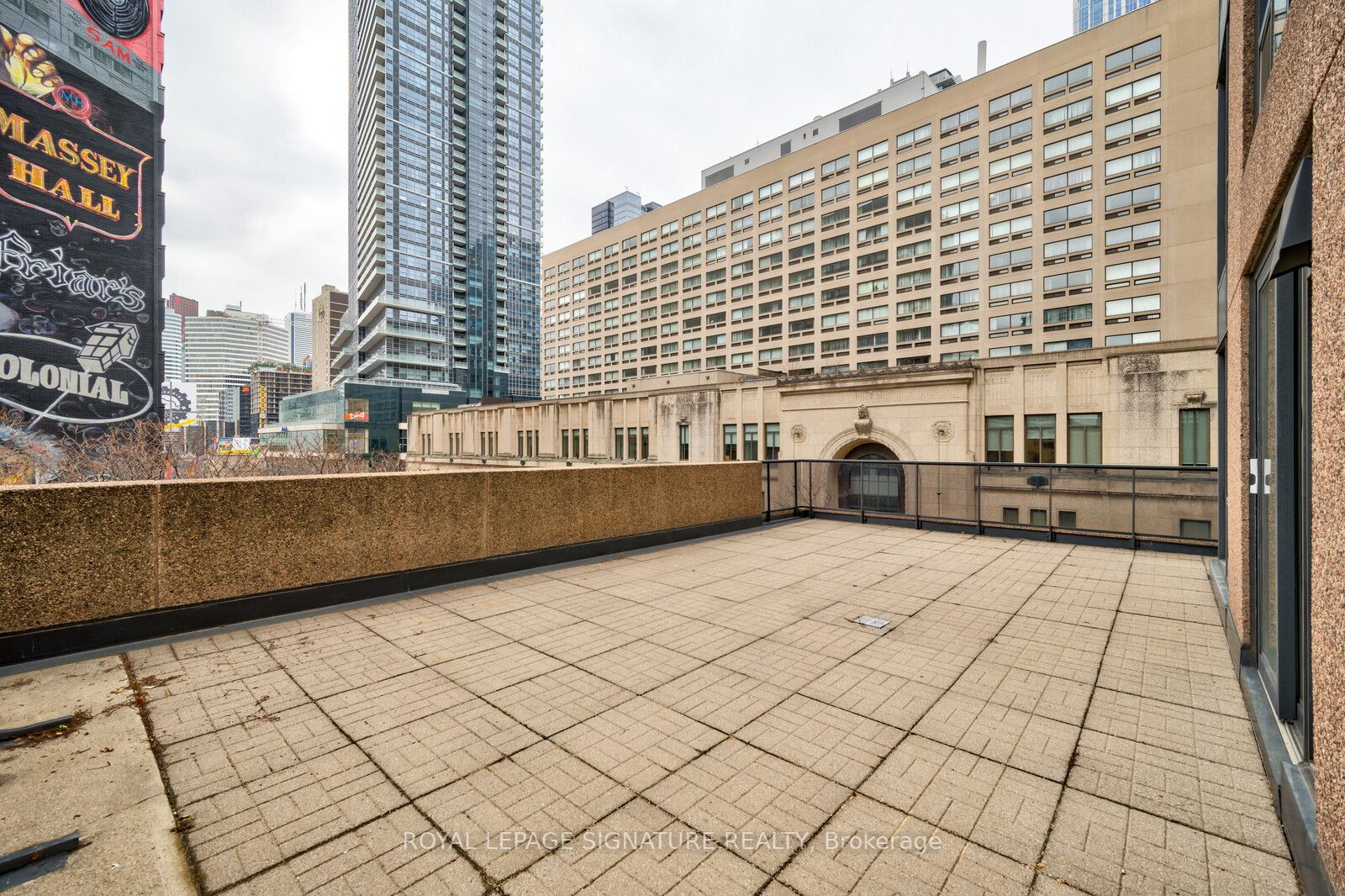 7 Carlton St, #306