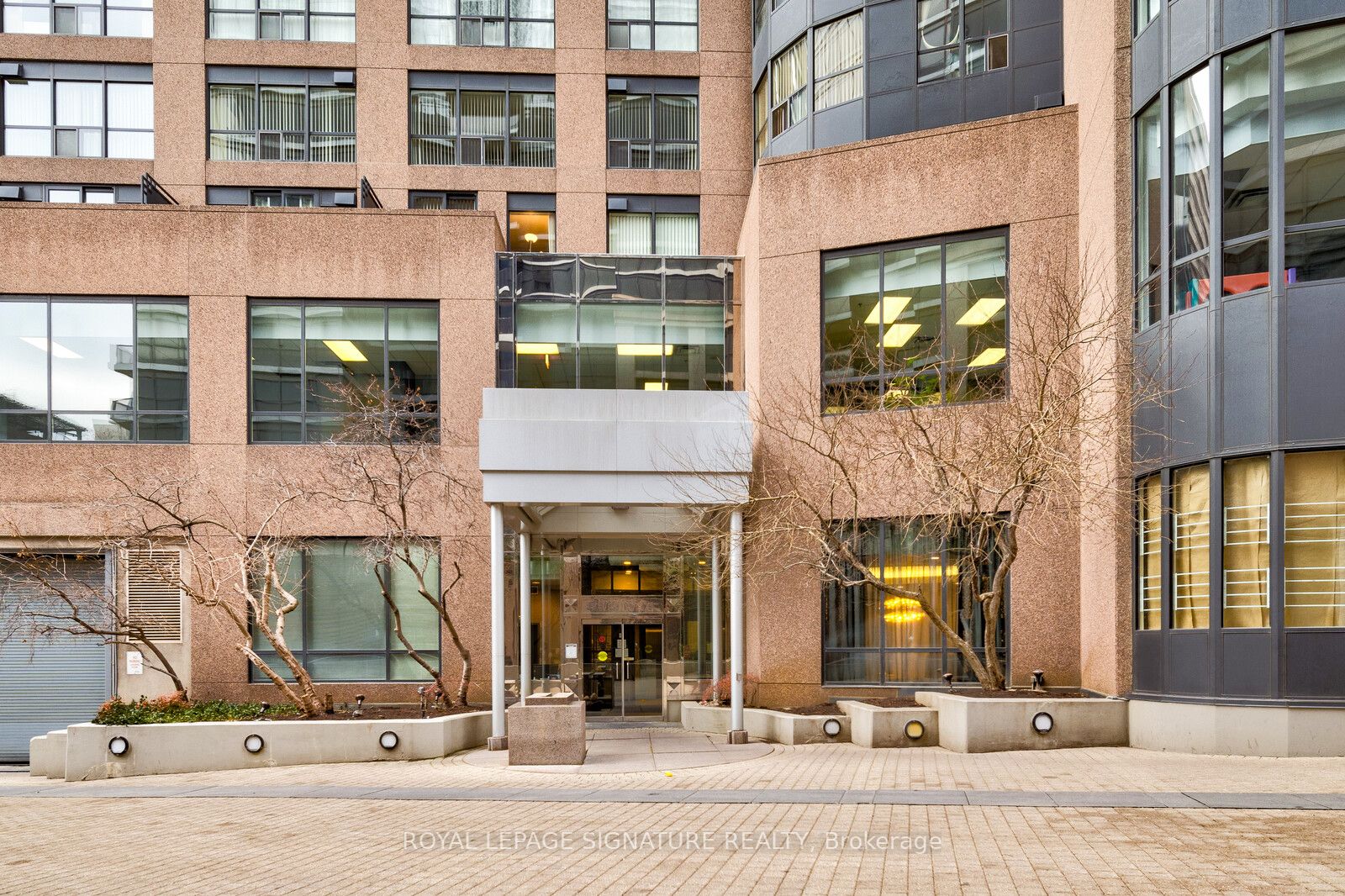 7 Carlton St, #306