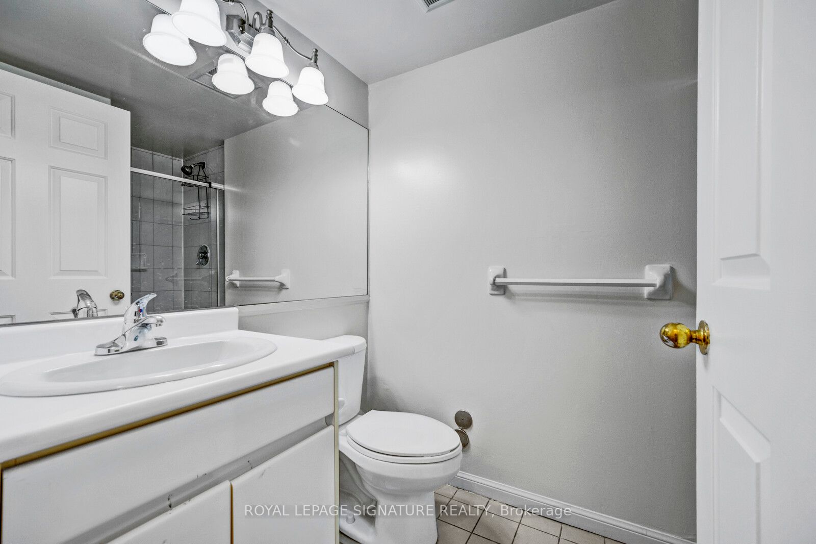 7 Carlton St, #306