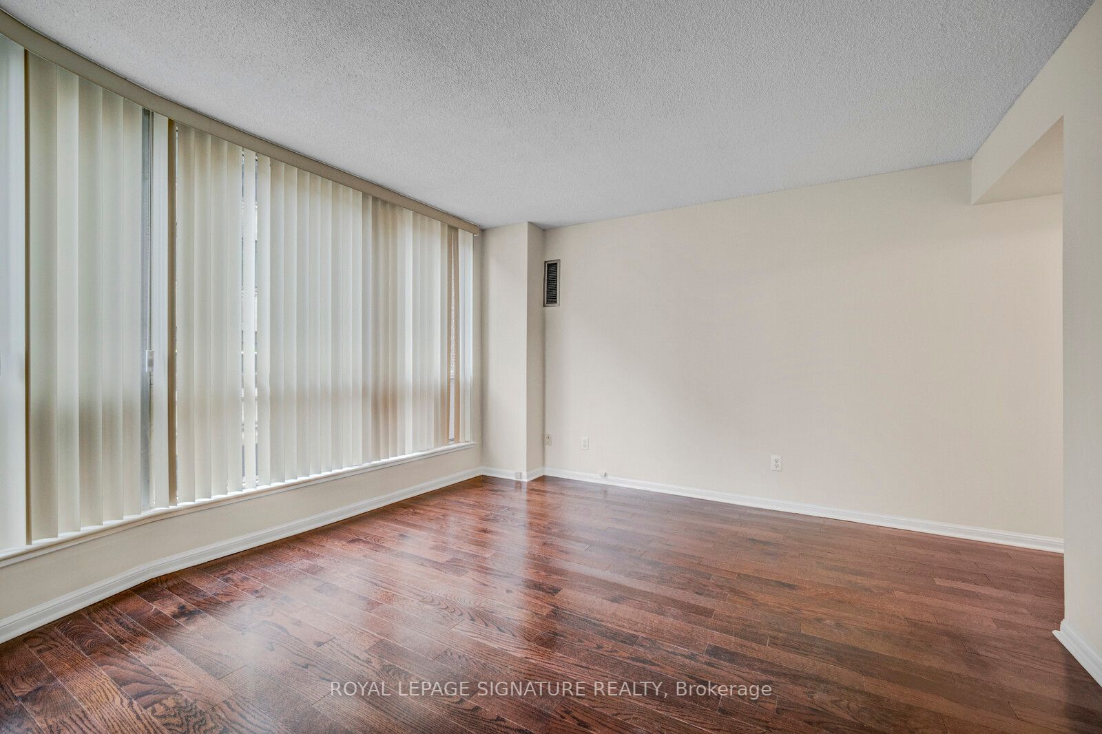 7 Carlton St, #306