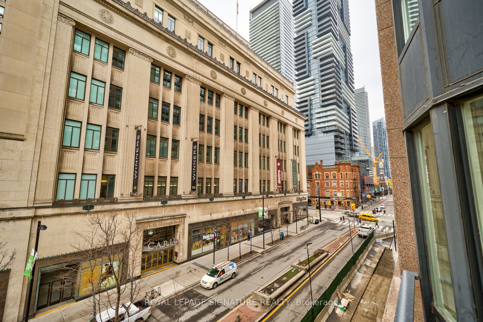 7 Carlton St, #306