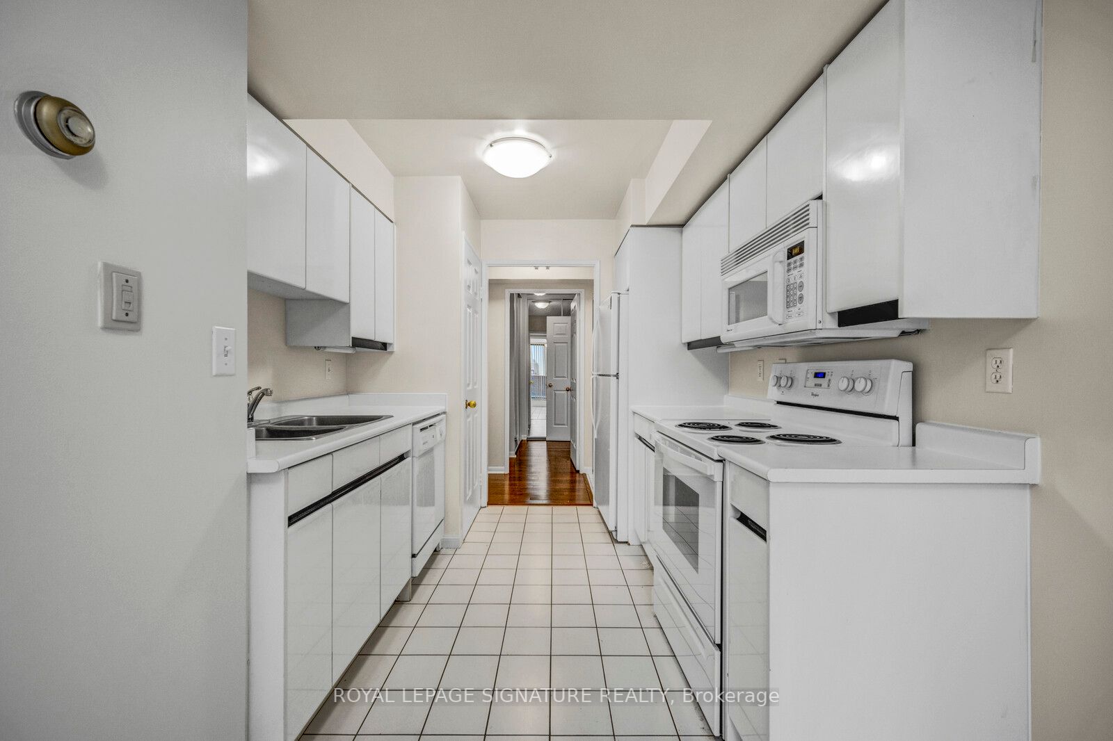 7 Carlton St, #306