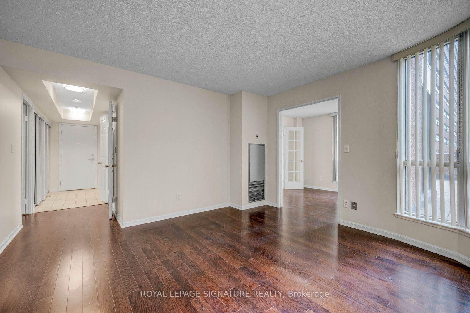 7 Carlton St, #306