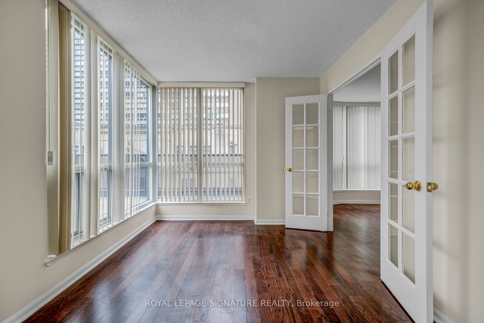 7 Carlton St, #306