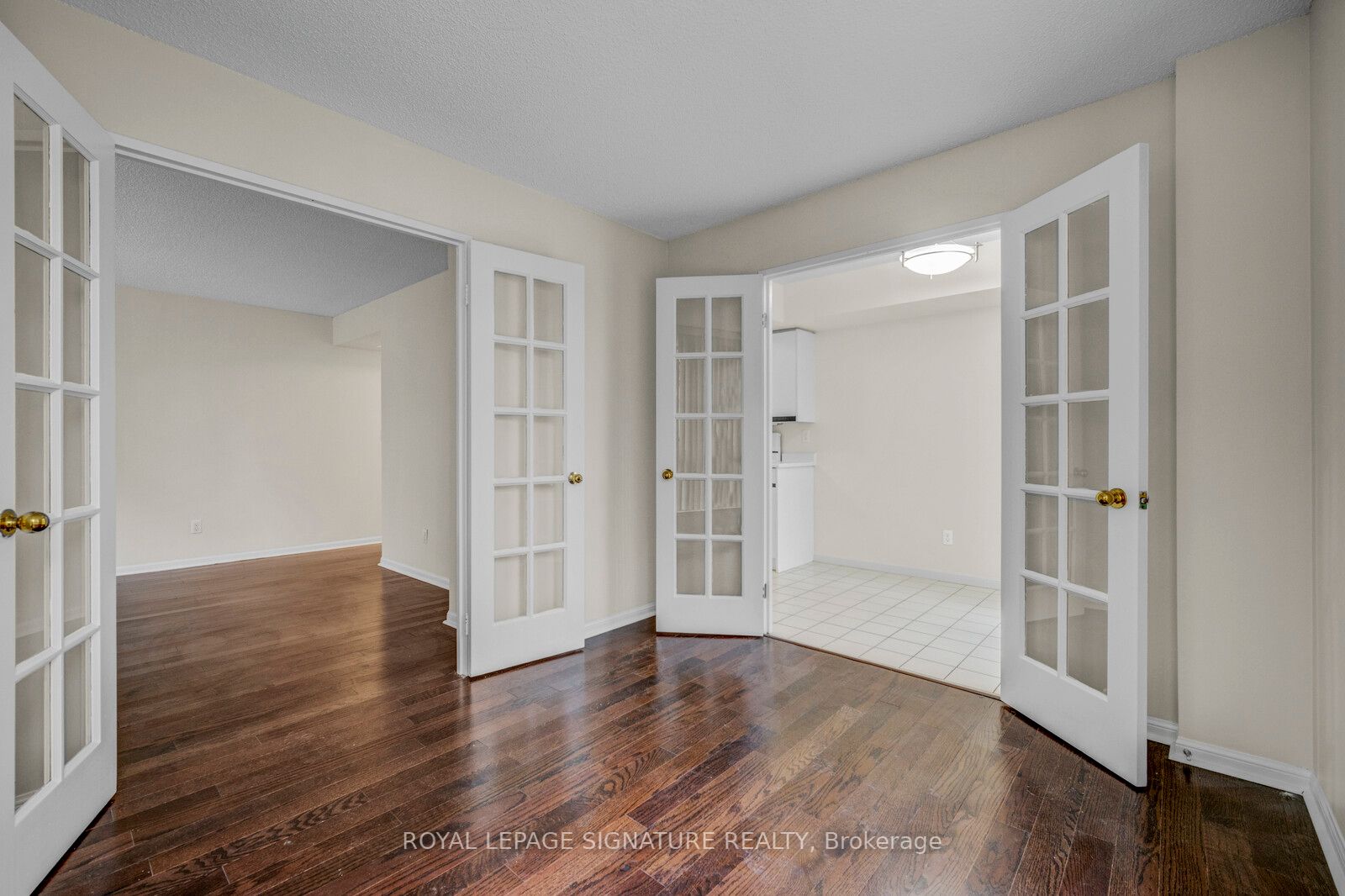 7 Carlton St, #306