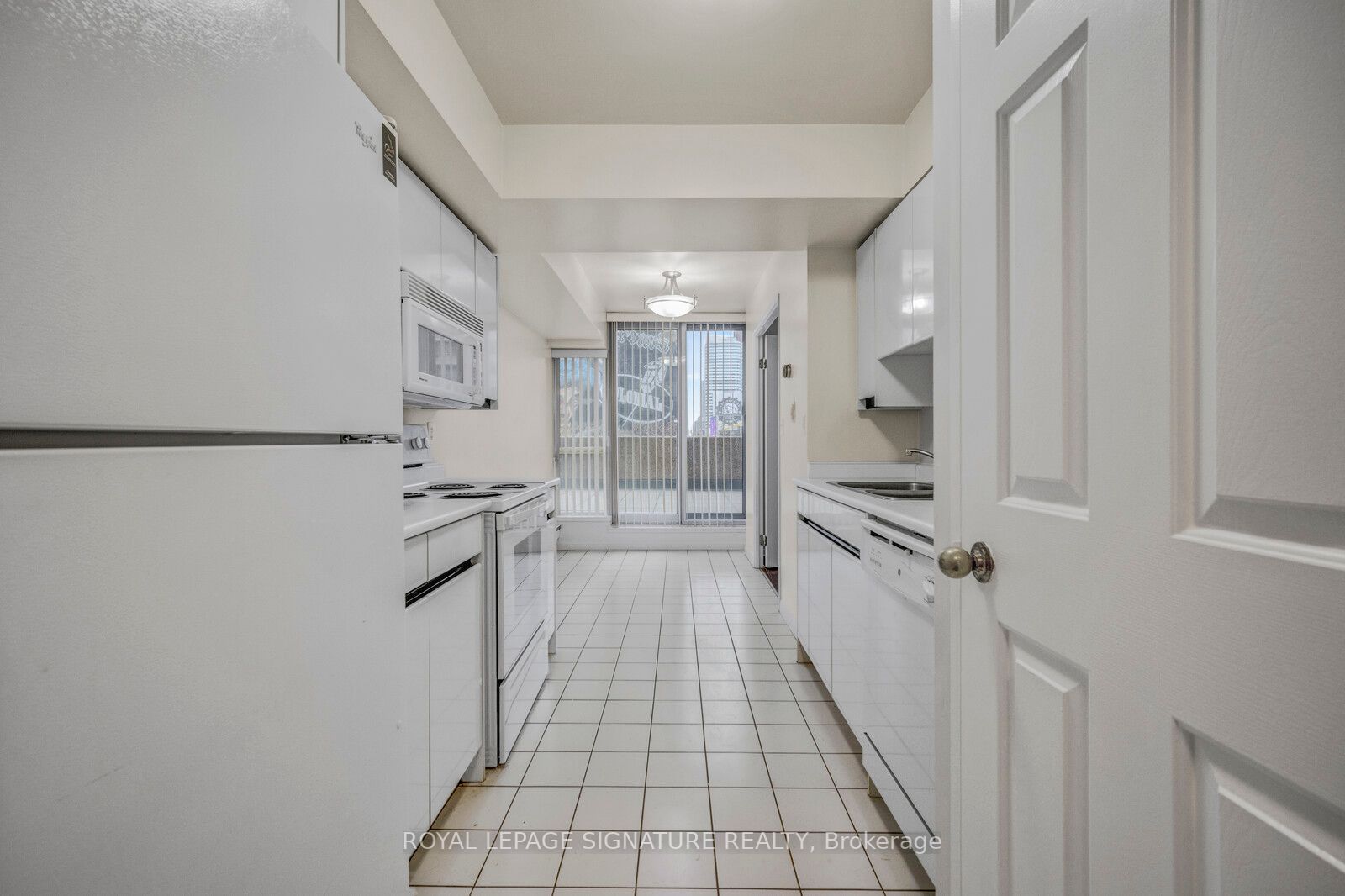 7 Carlton St, #306