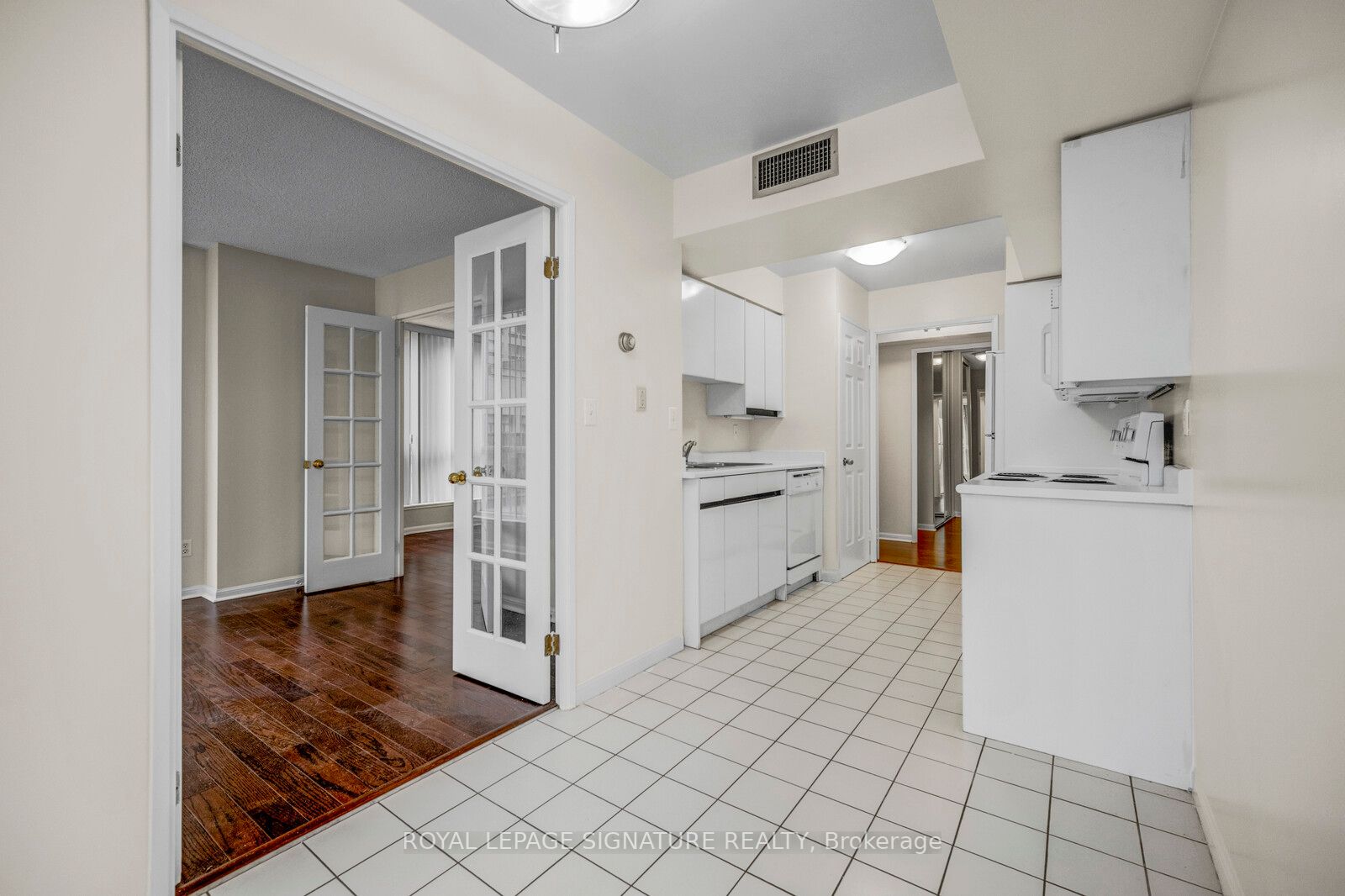 7 Carlton St, #306