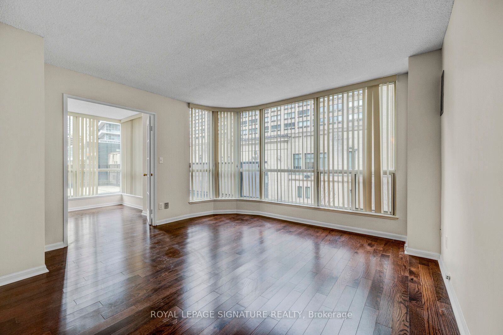 7 Carlton St, #306