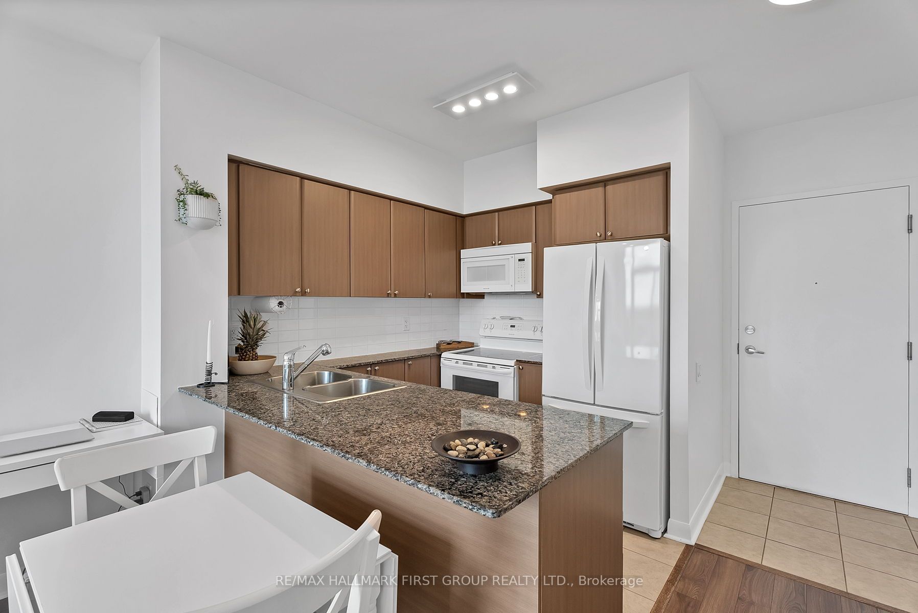 525 Wilson Ave, #907