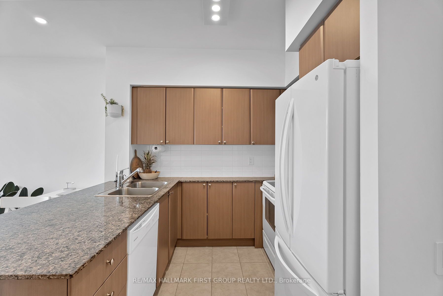 525 Wilson Ave, #907