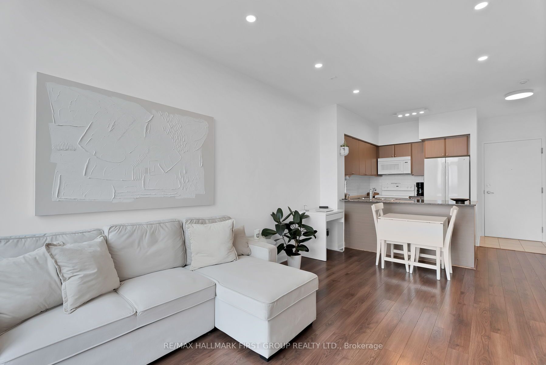 525 Wilson Ave, #907