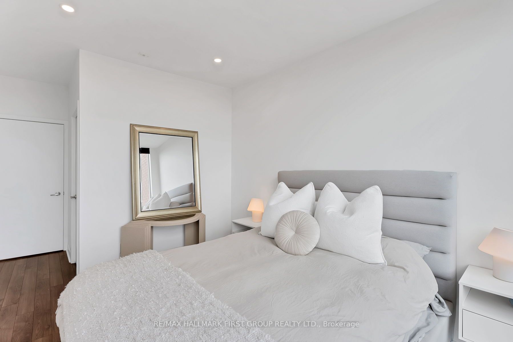 525 Wilson Ave, #907