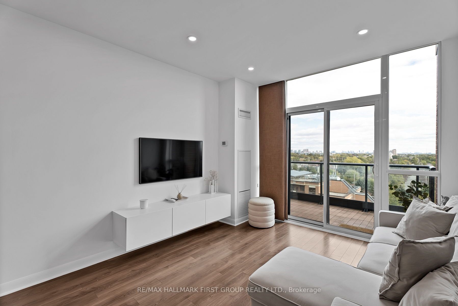 525 Wilson Ave, #907