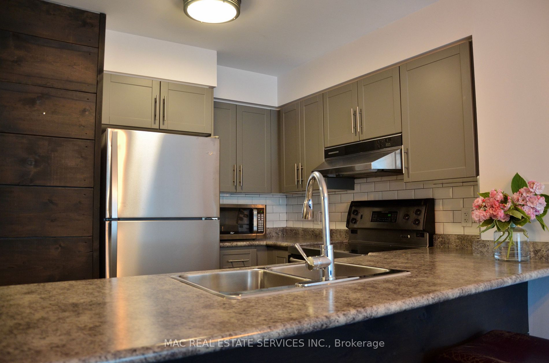 18 Parkview Ave, #303