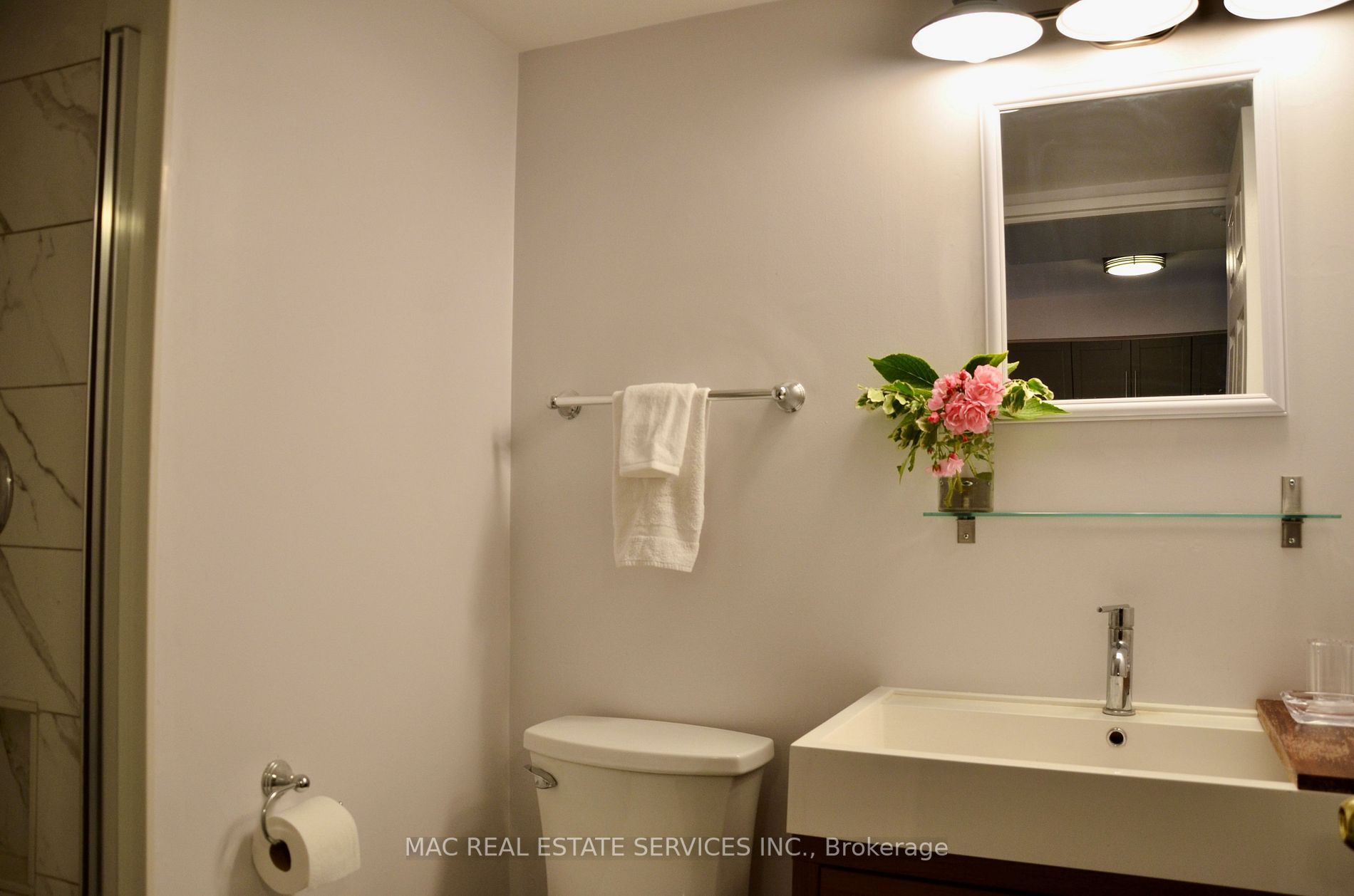 18 Parkview Ave, #303