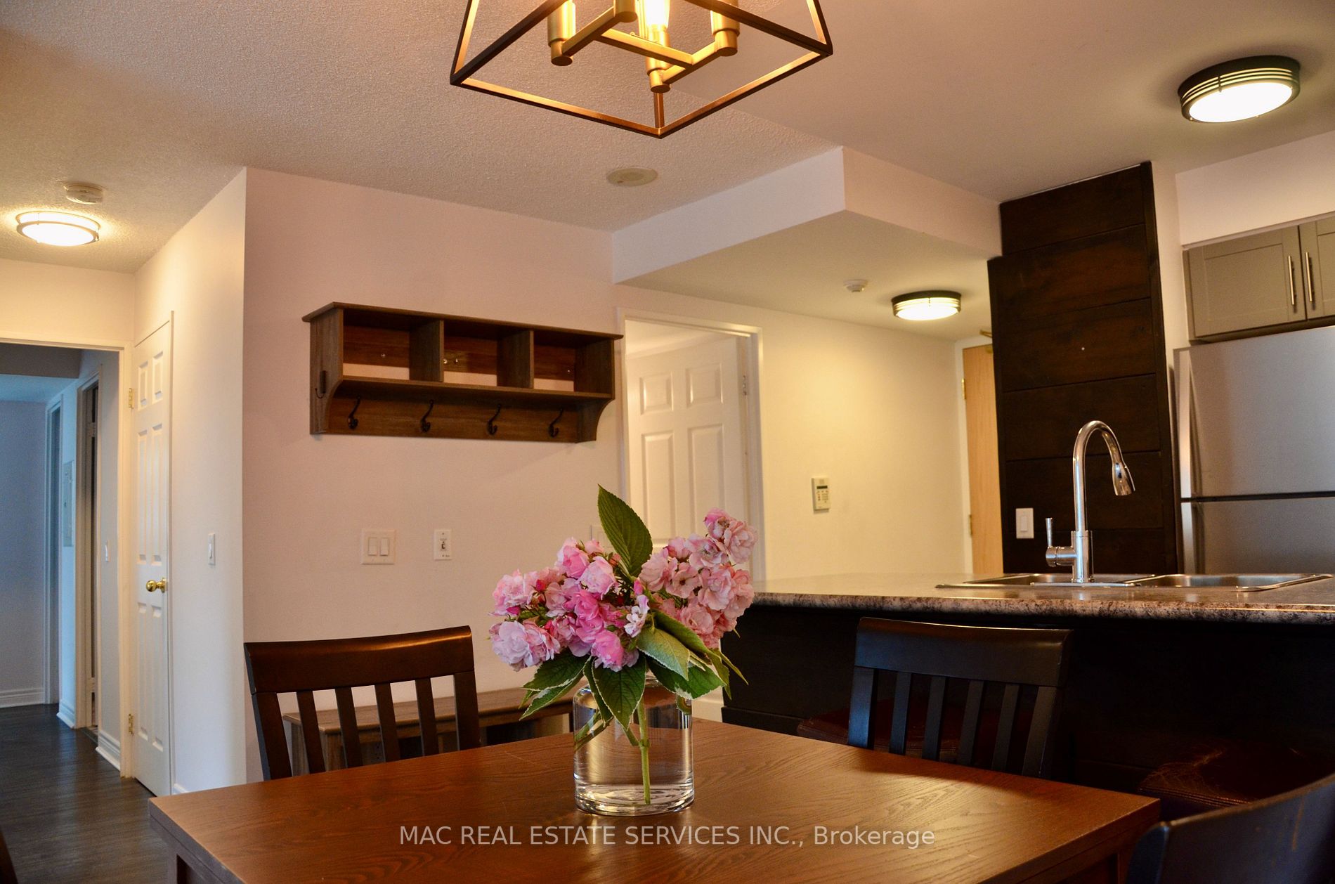 18 Parkview Ave, #303